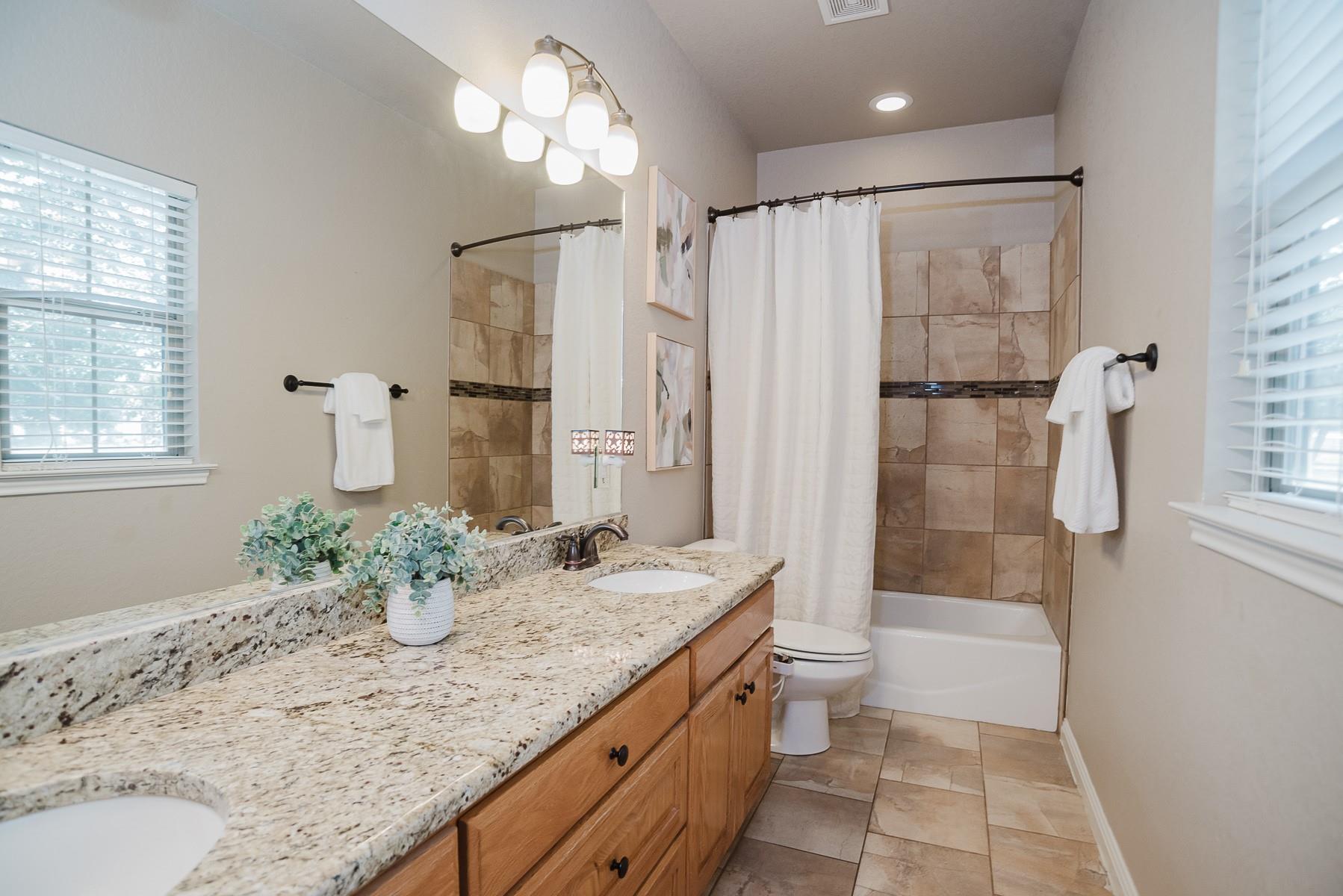 Image 32 of 40 For 205 Sendera Xing