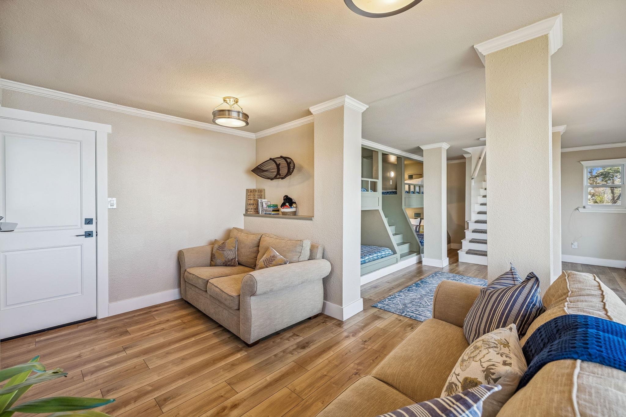 Image 31 of 37 For 1335 Larson Dr