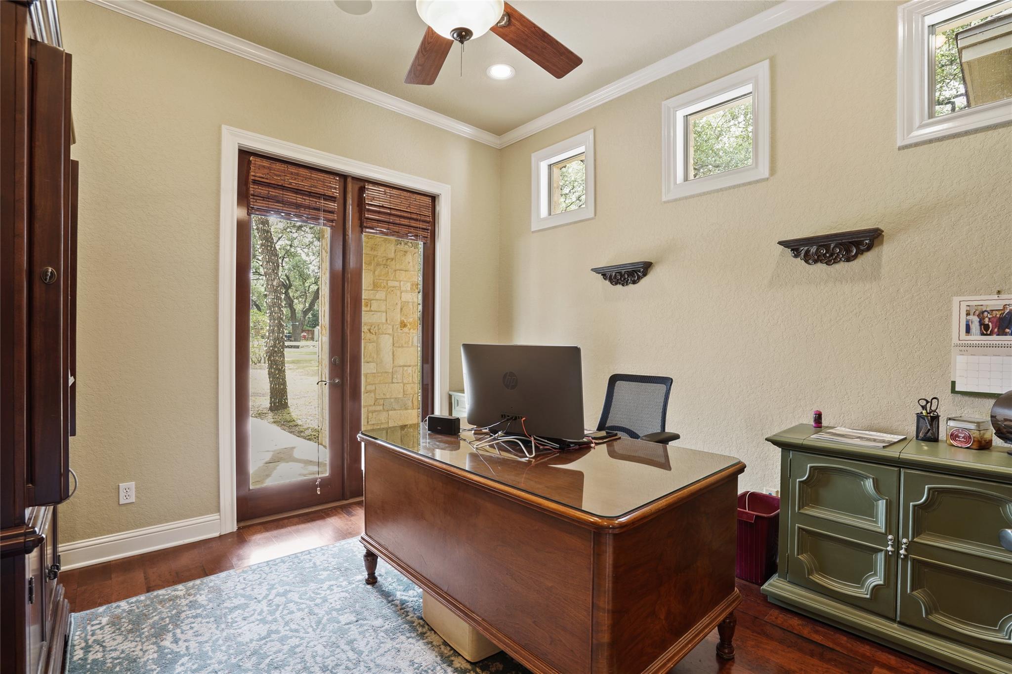 Image 11 of 37 For 303 Havenhurst Dr