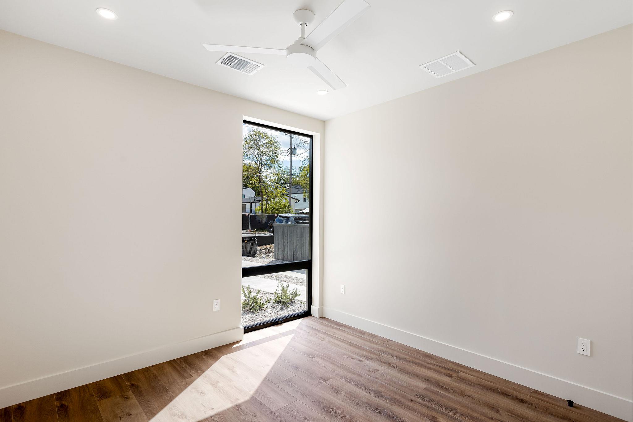 Image 19 of 40 For 4412 Banister Ln 1