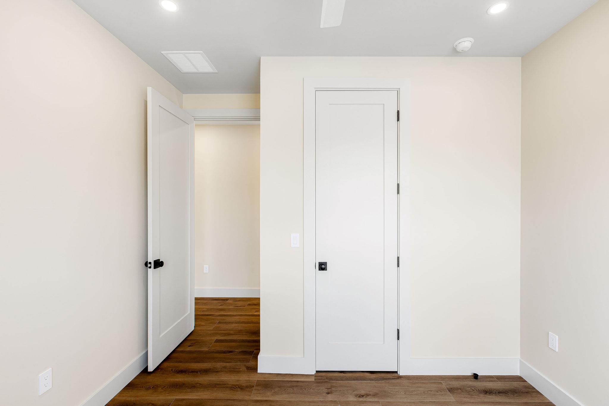 Image 33 of 40 For 4412 Banister Ln 1