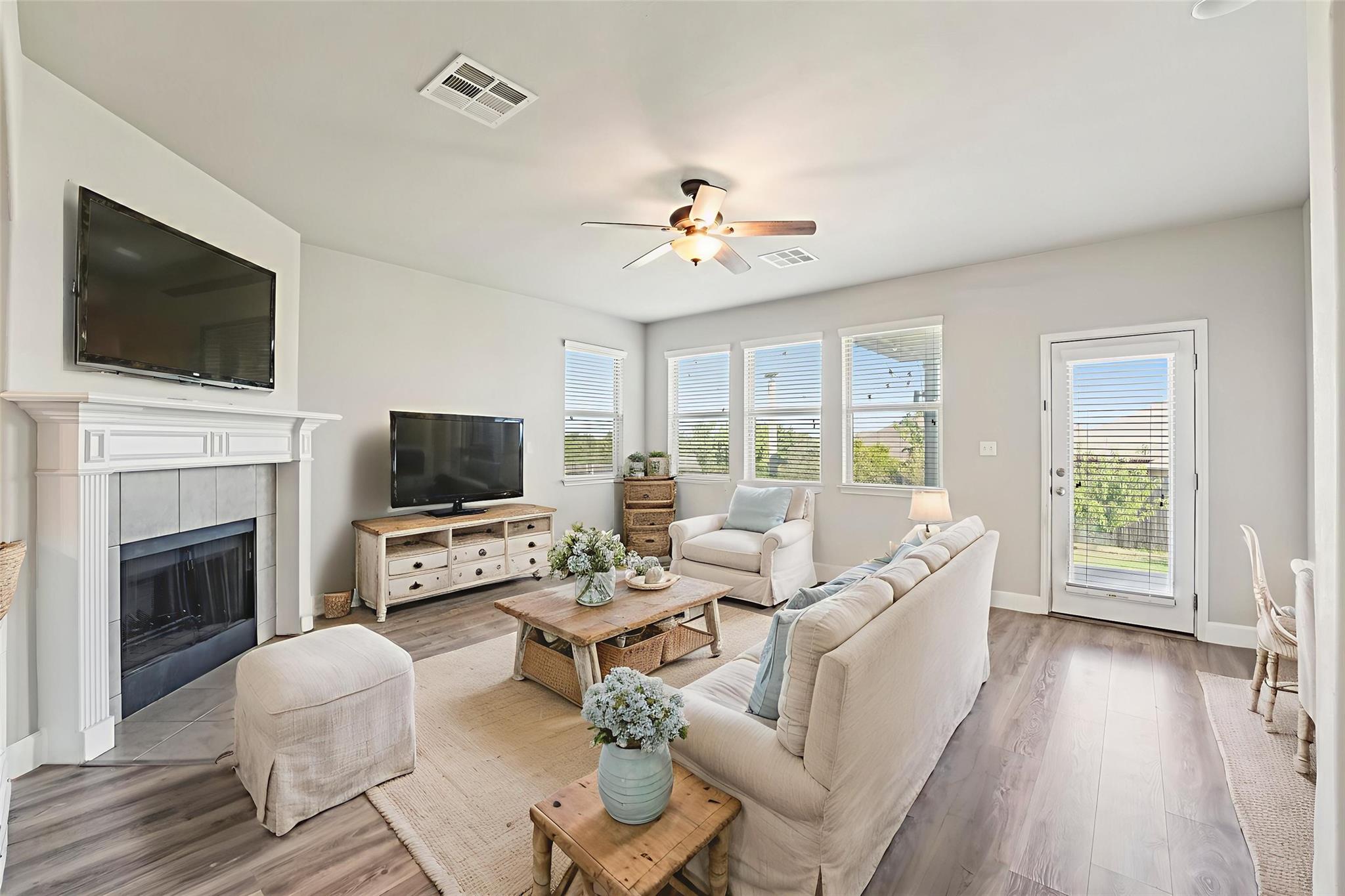 Image 7 of 31 For 210 Dowdy Cv