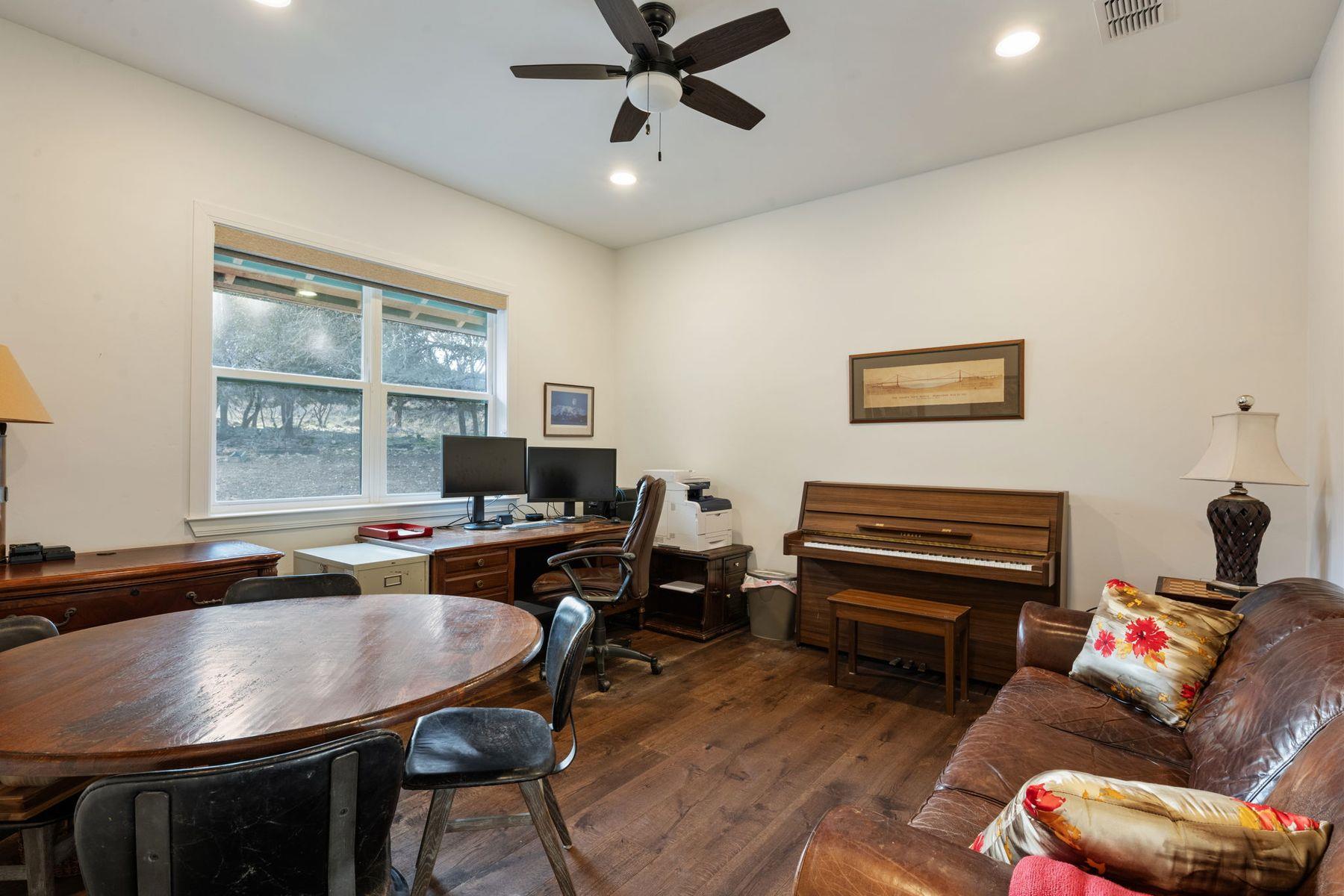 Image 15 of 40 For 124 Hoskins Trail Trl