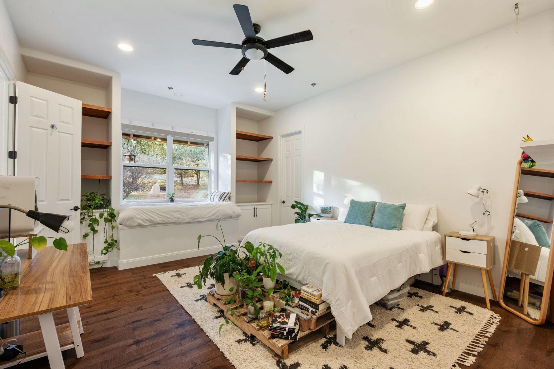 Image 24 of 40 For 124 Hoskins Trail Trl