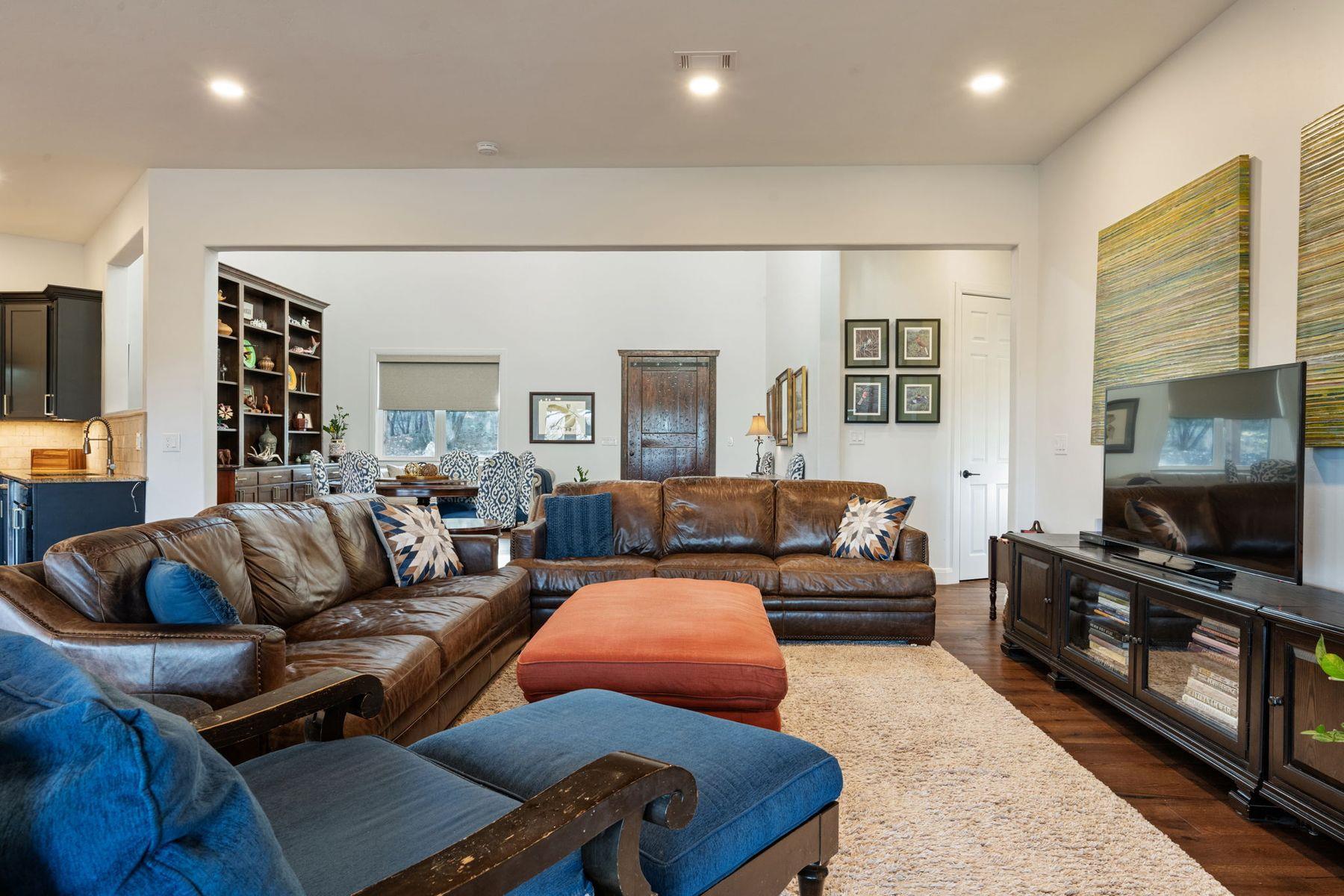 Image 7 of 40 For 124 Hoskins Trail Trl