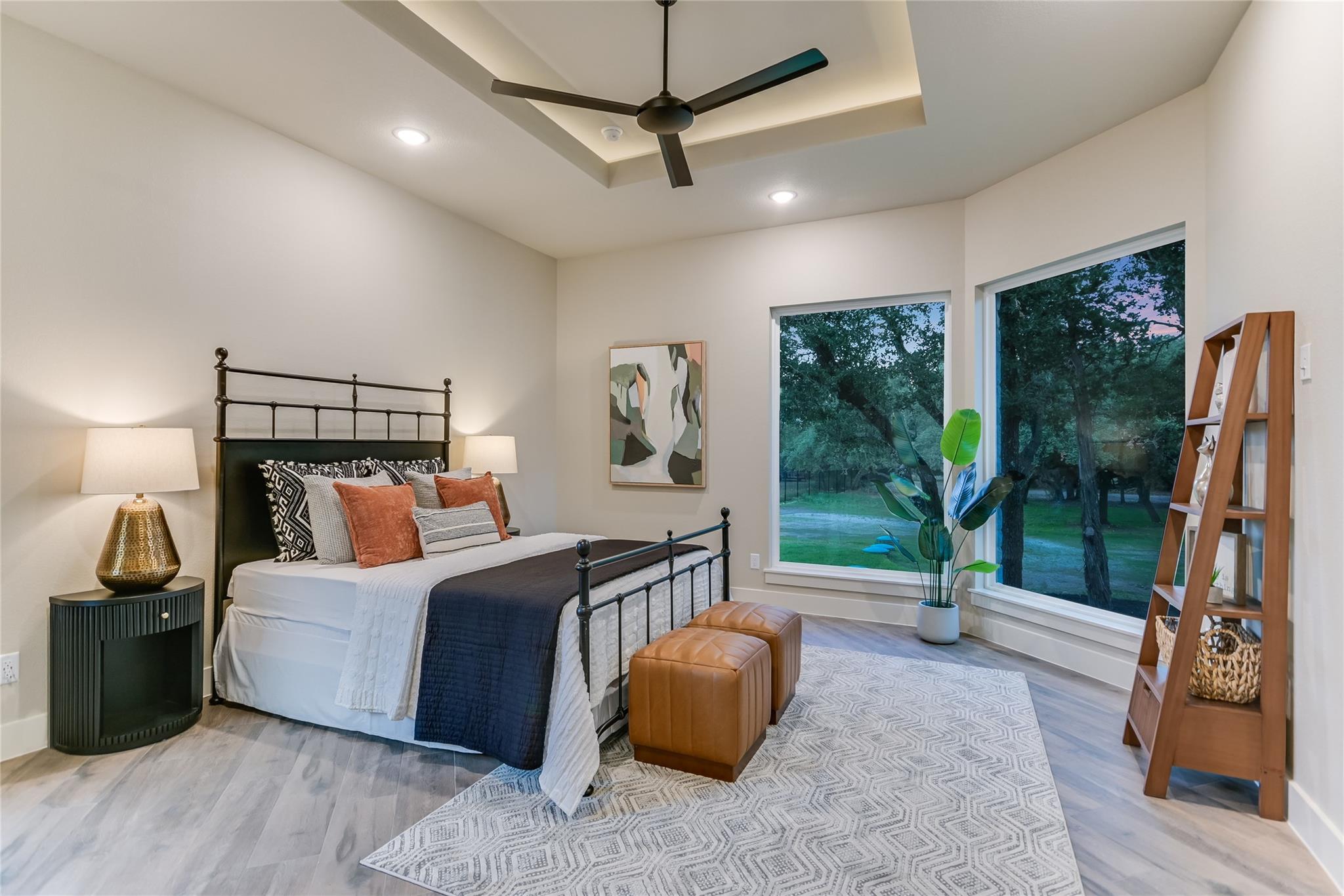 Image 18 of 39 For 305 Shady Tree Dr