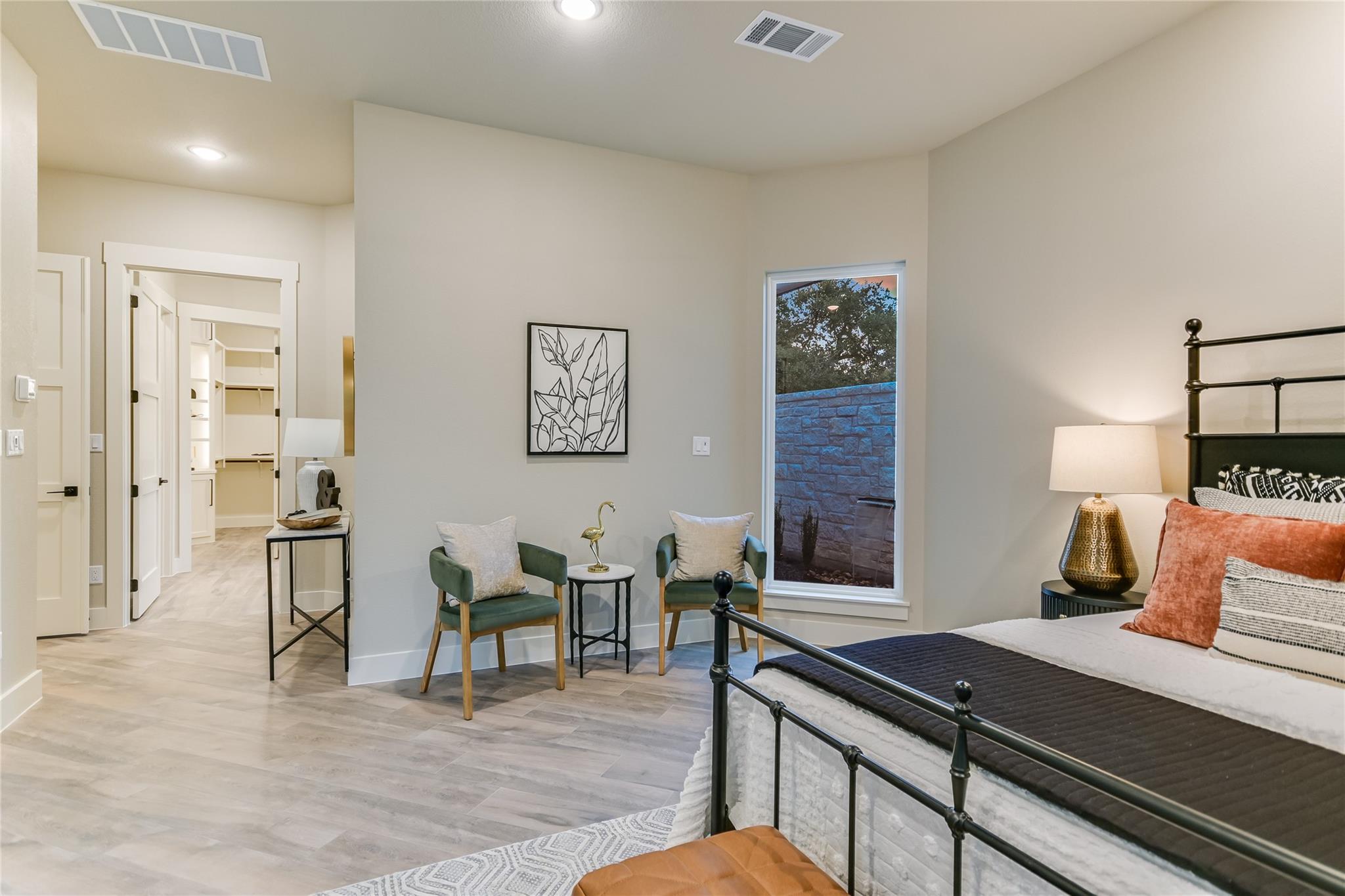 Image 19 of 39 For 305 Shady Tree Dr