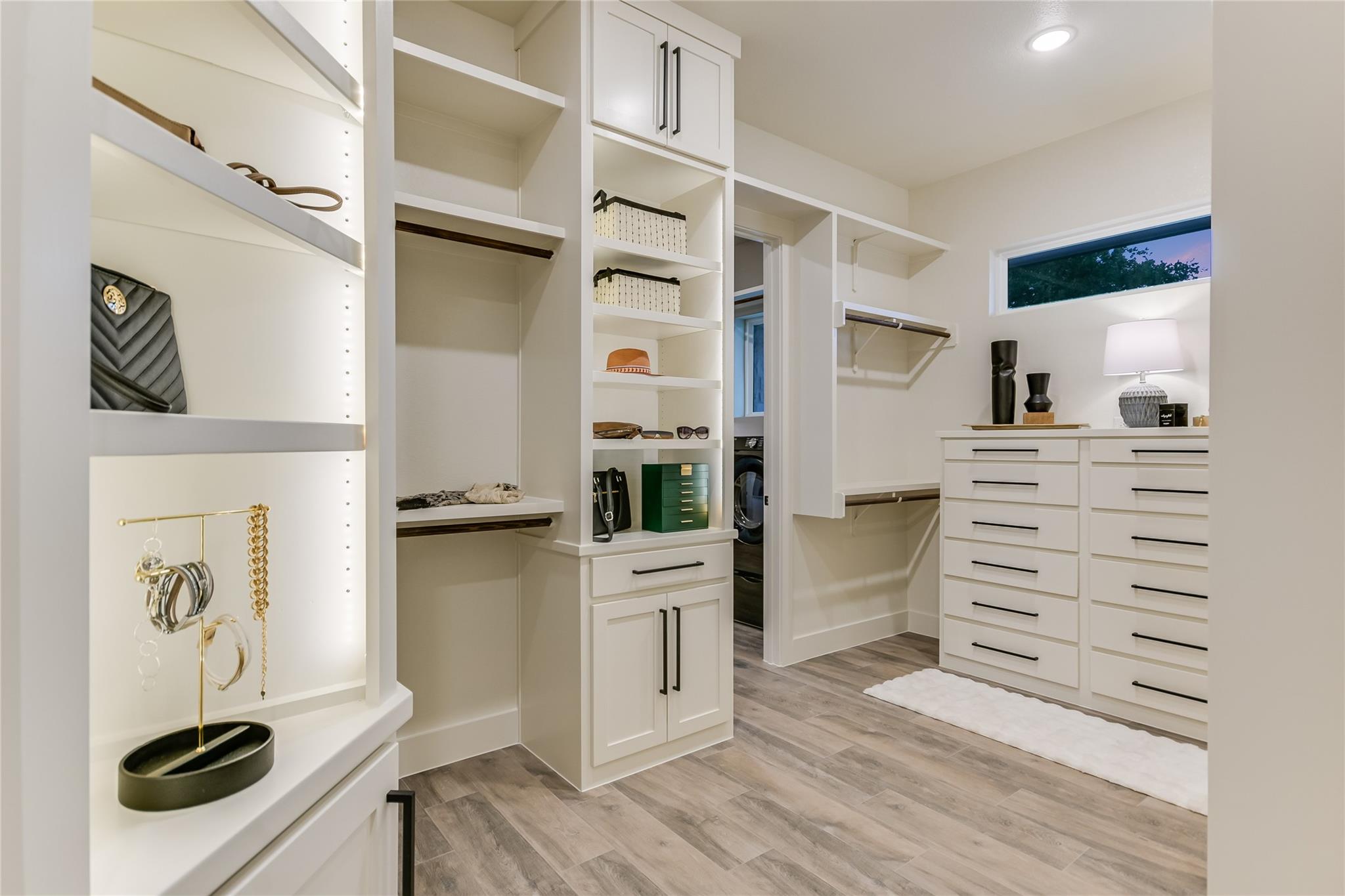 Image 24 of 39 For 305 Shady Tree Dr