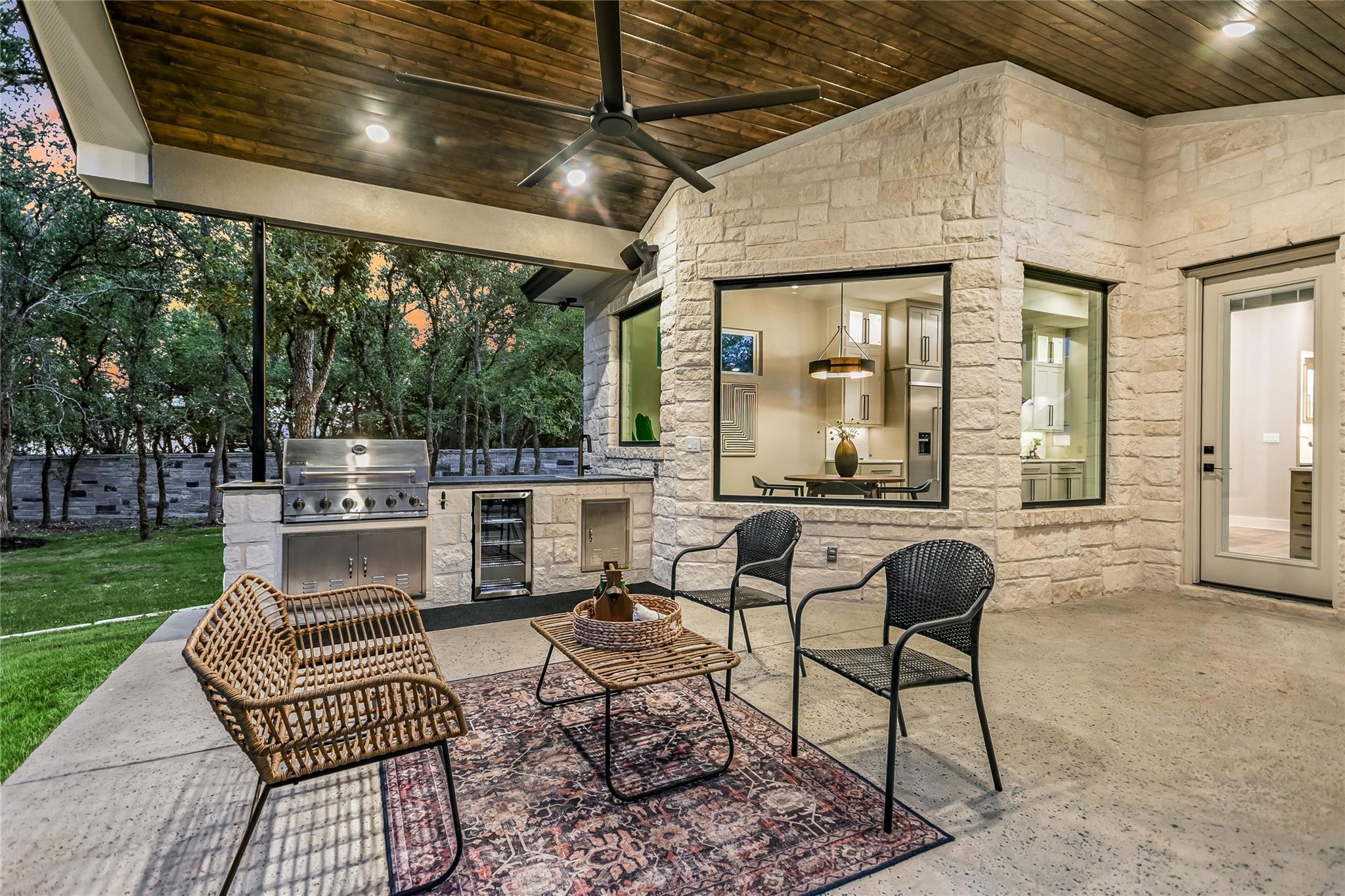 Image 28 of 39 For 305 Shady Tree Dr