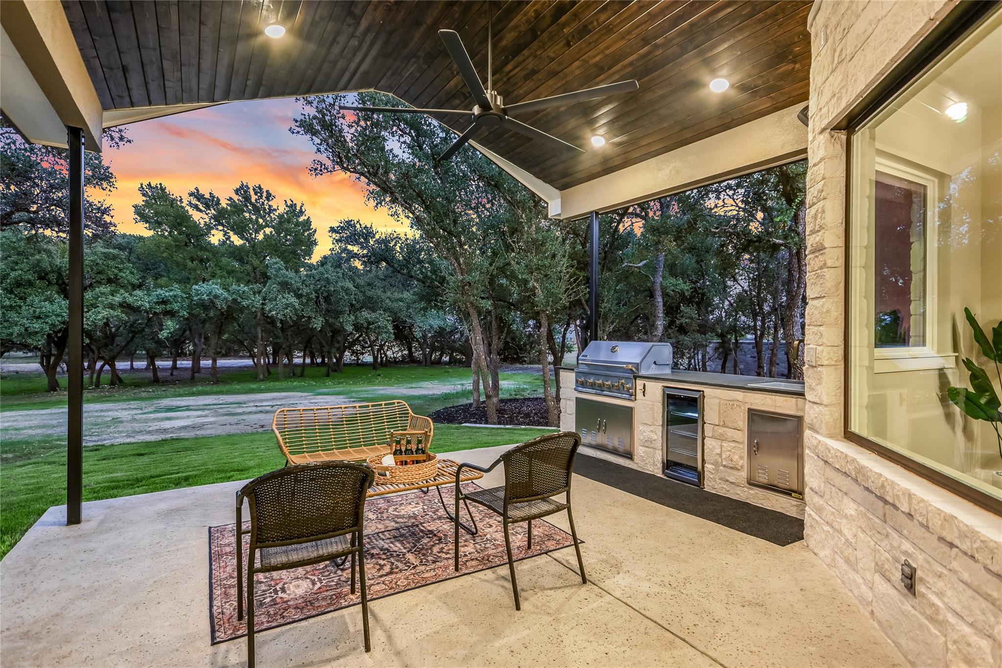 Image 29 of 39 For 305 Shady Tree Dr