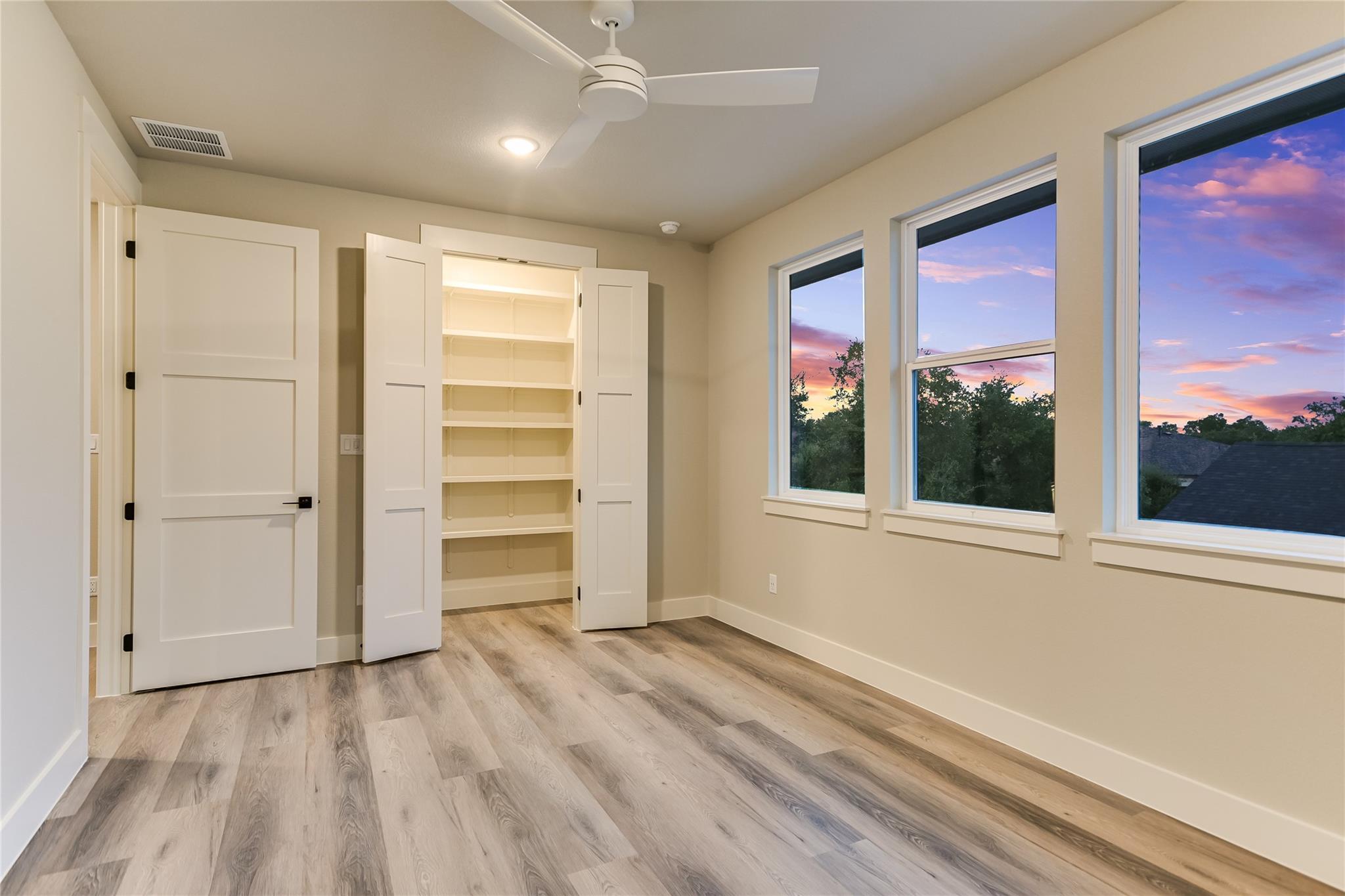 Image 34 of 39 For 305 Shady Tree Dr