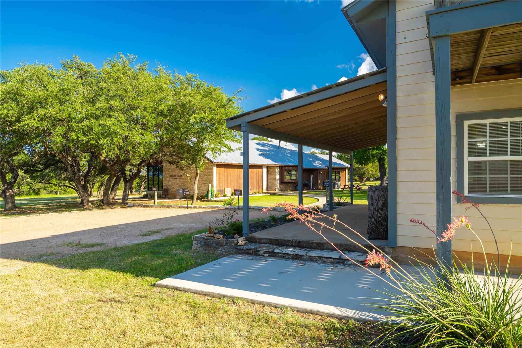 Image 21 of 40 For 683 Ranch Road 1320