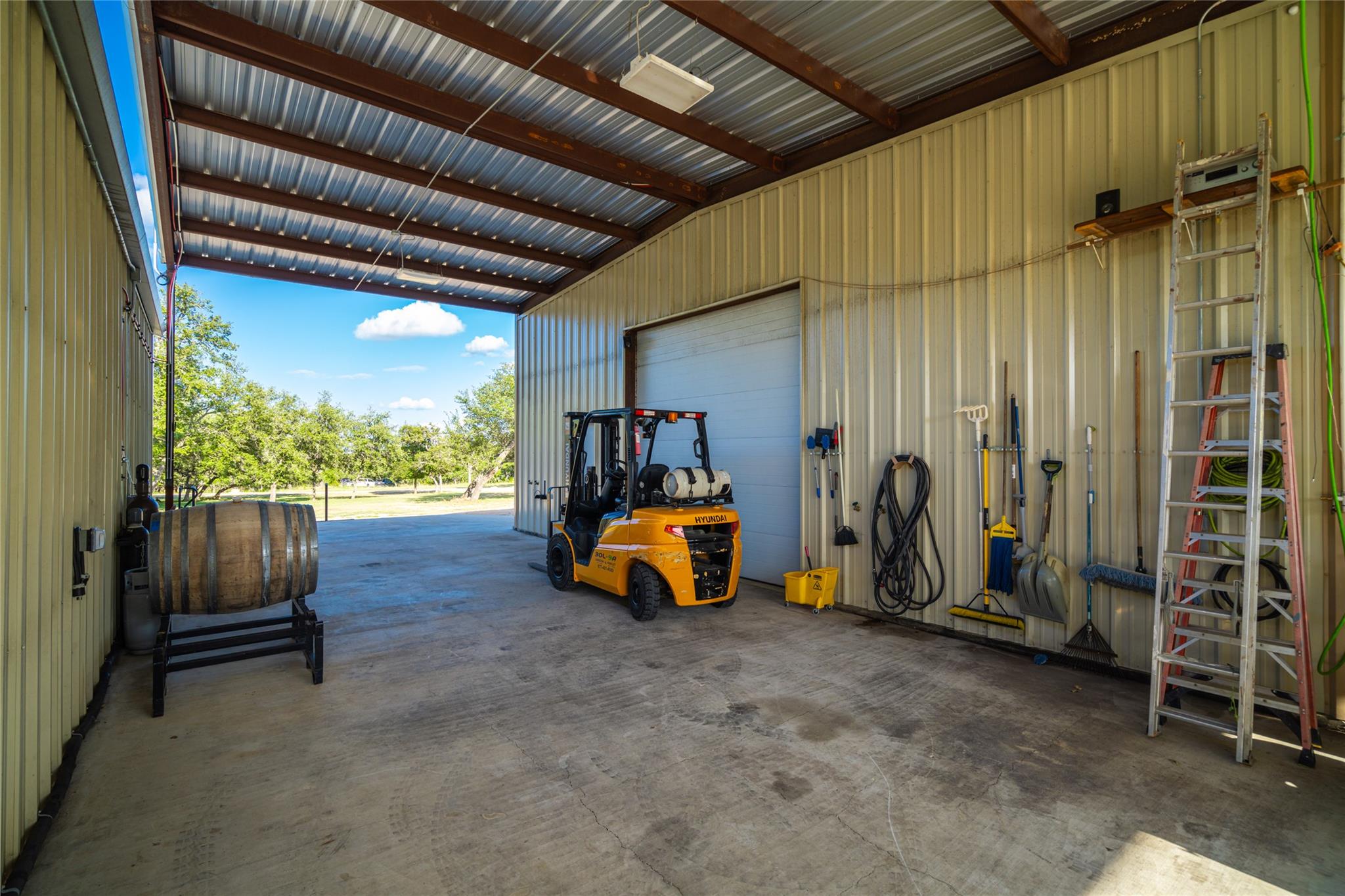 Image 34 of 40 For 683 Ranch Road 1320