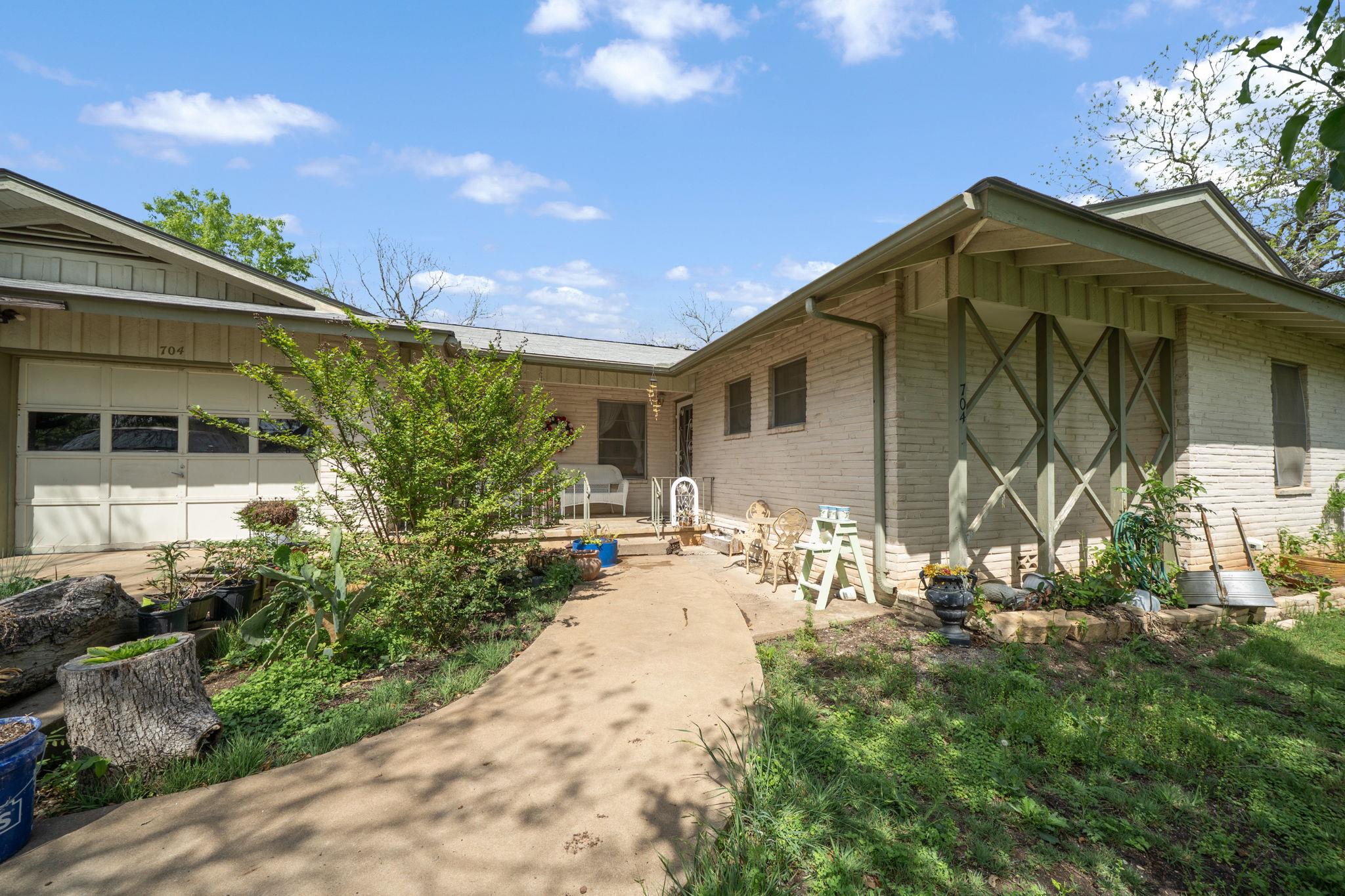 Details for 704 6th St , Blanco, TX 78606