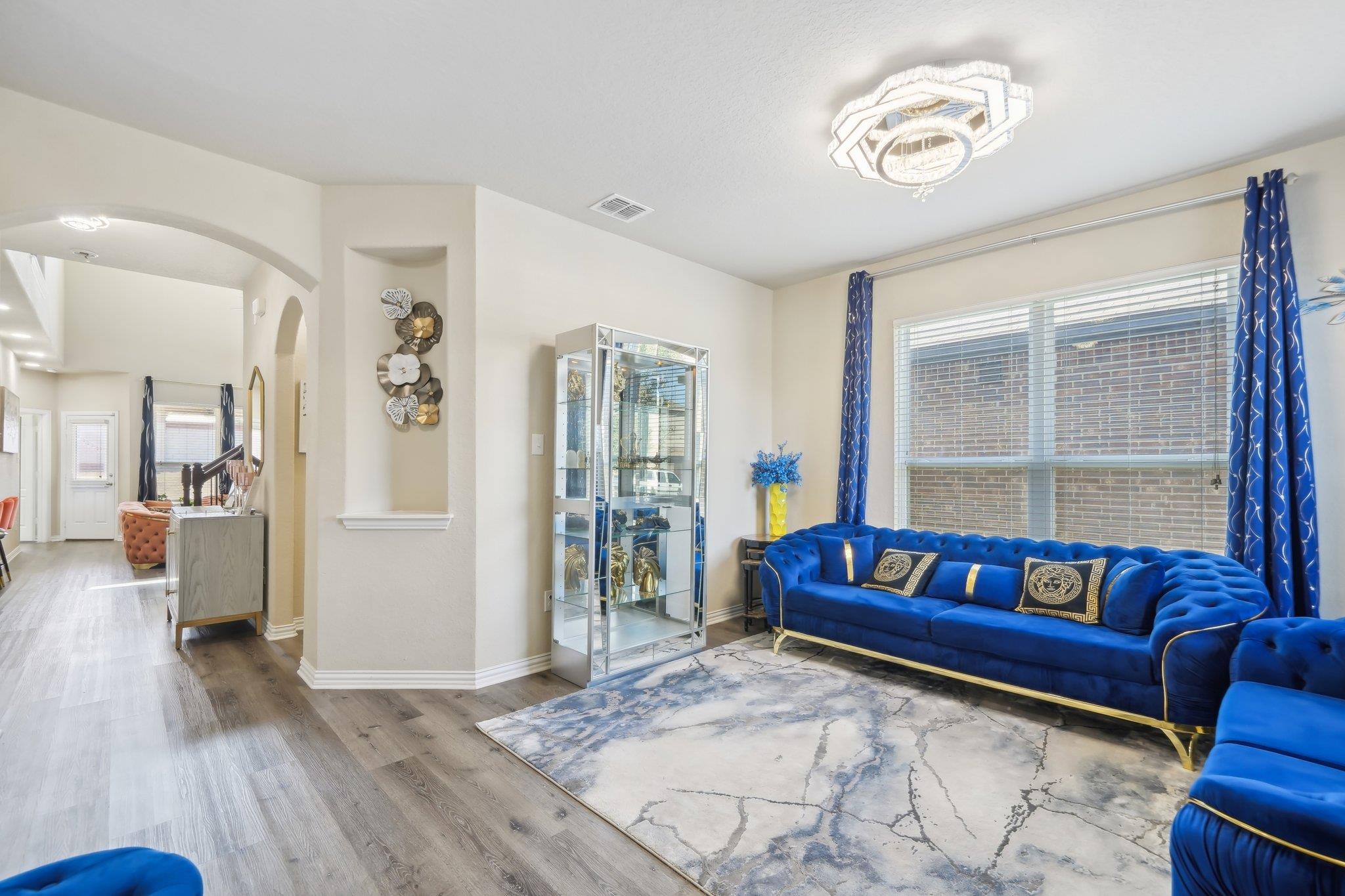 Image 13 of 39 For 12946 Cedarcreek Trl
