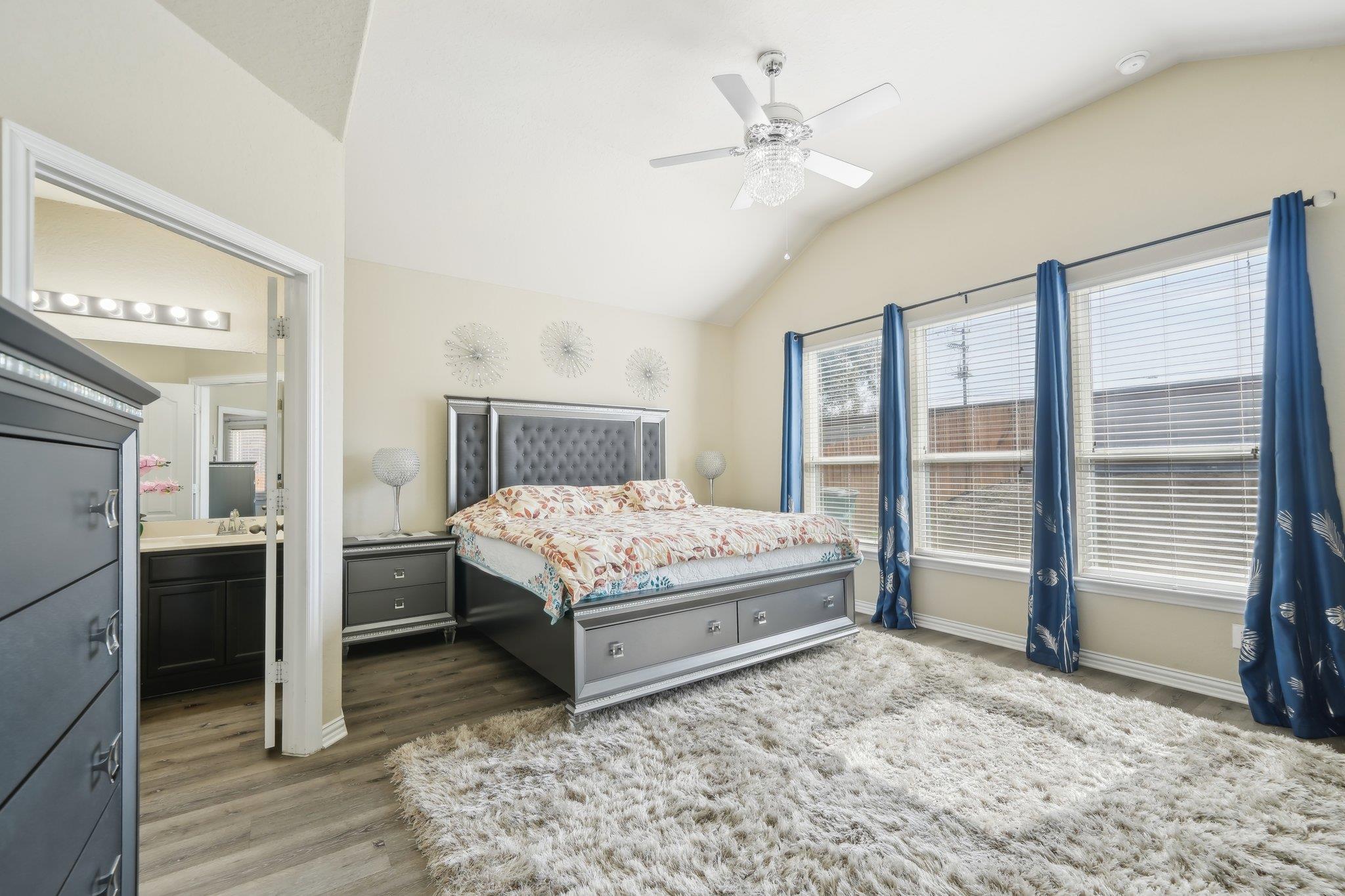 Image 14 of 39 For 12946 Cedarcreek Trl
