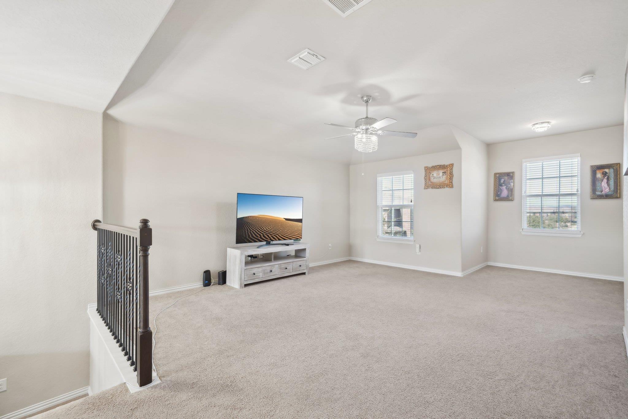 Image 16 of 39 For 12946 Cedarcreek Trl