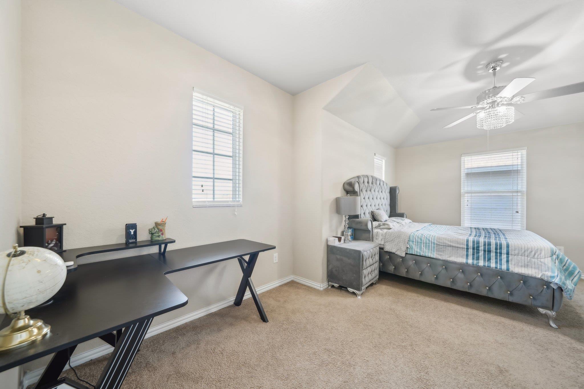 Image 19 of 39 For 12946 Cedarcreek Trl