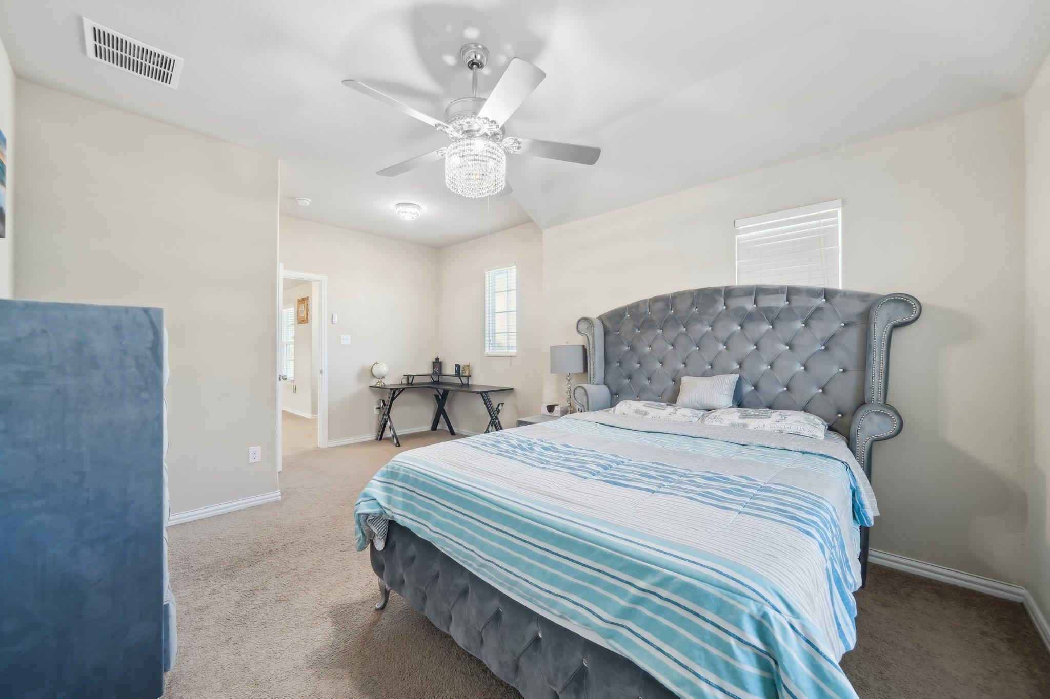 Image 20 of 39 For 12946 Cedarcreek Trl