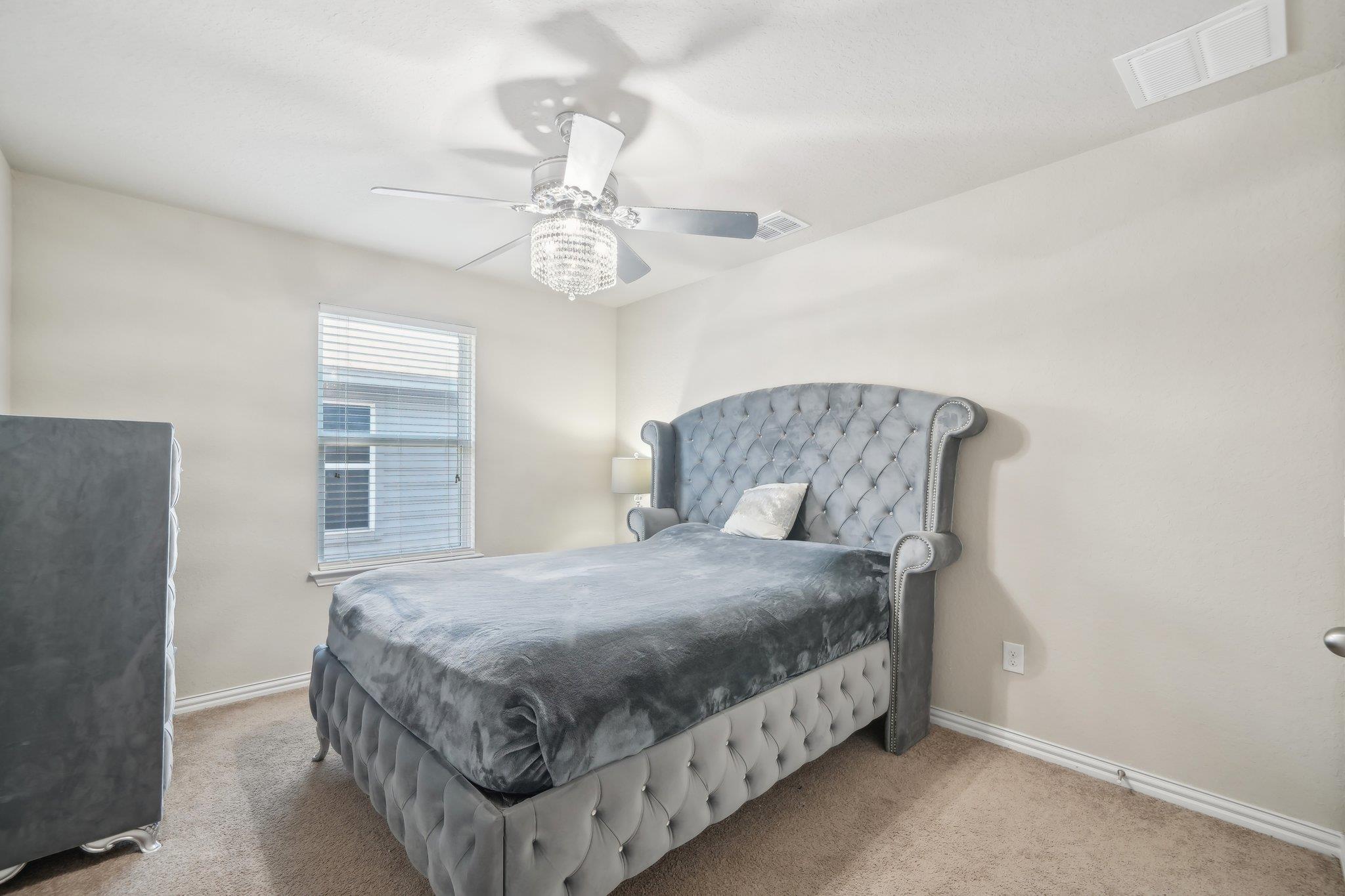 Image 22 of 39 For 12946 Cedarcreek Trl