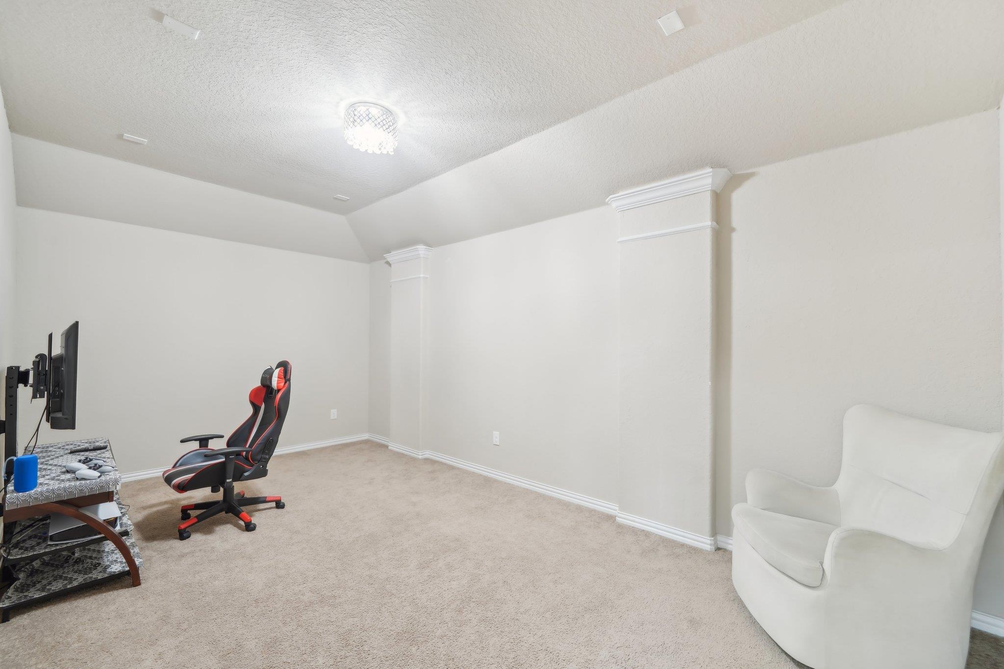 Image 24 of 39 For 12946 Cedarcreek Trl