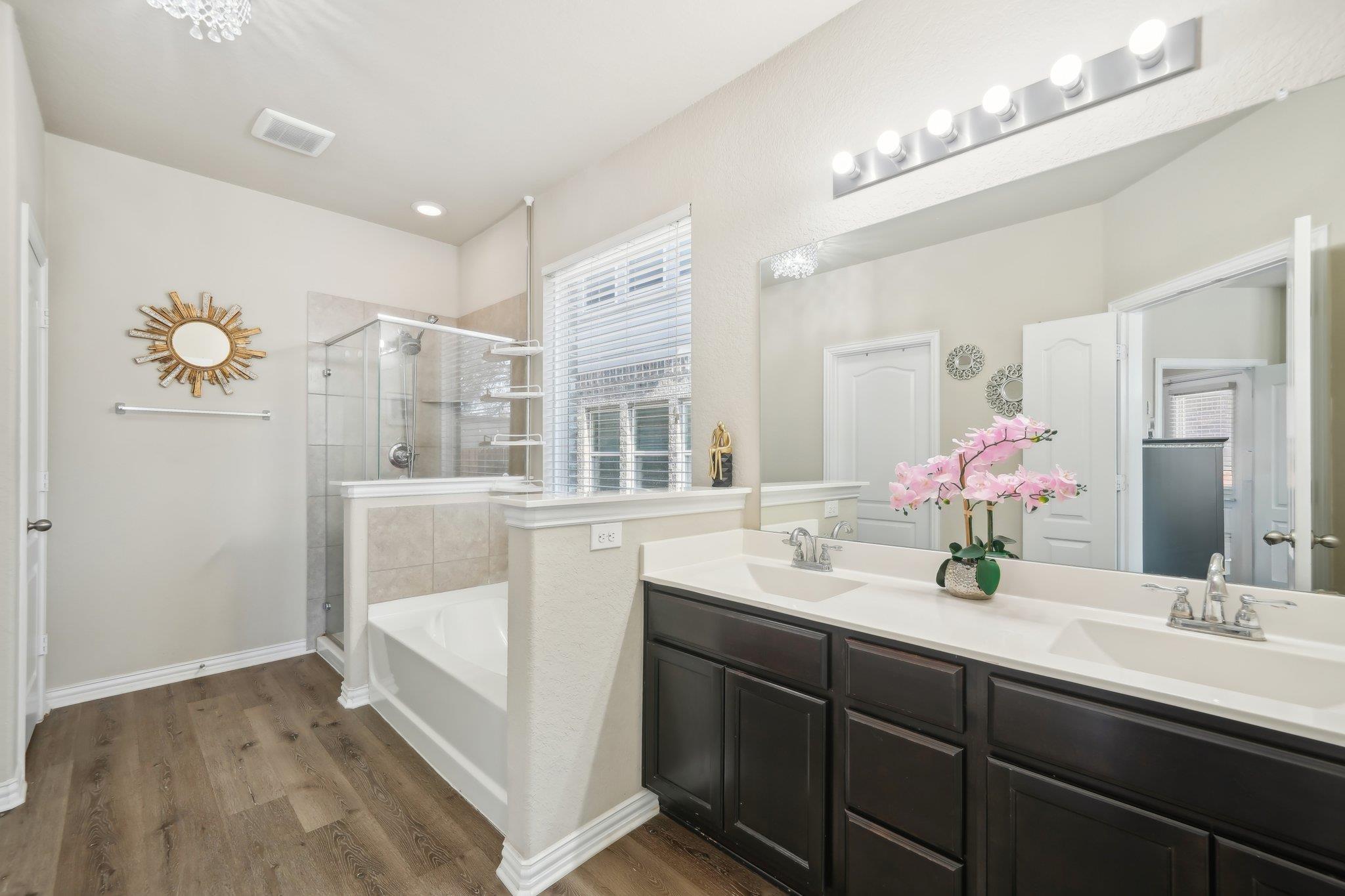 Image 26 of 39 For 12946 Cedarcreek Trl