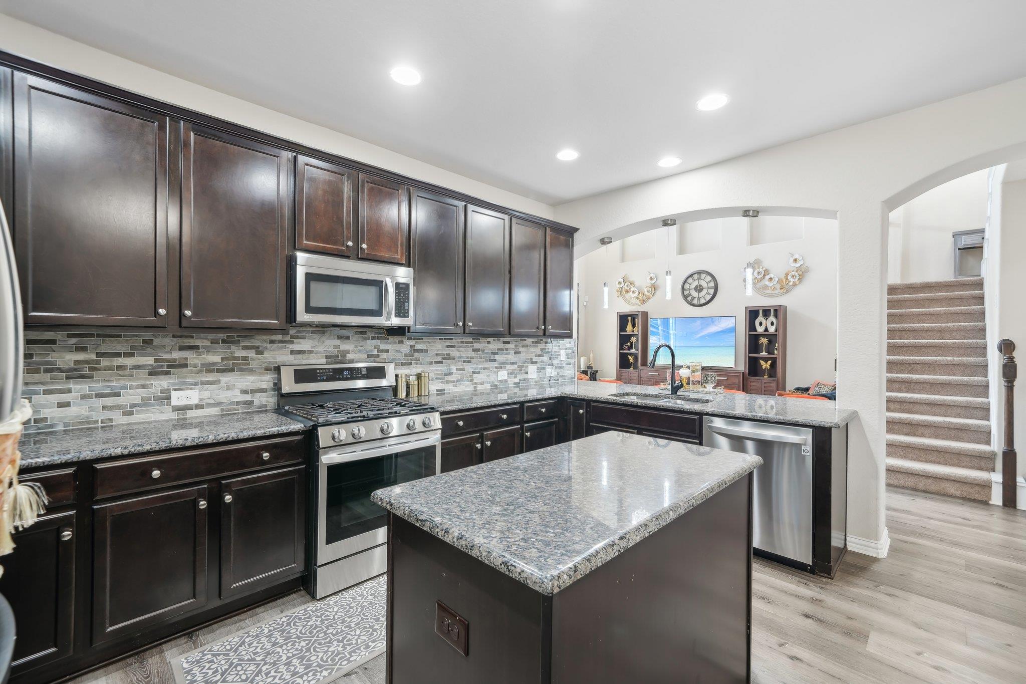 Image 3 of 39 For 12946 Cedarcreek Trl
