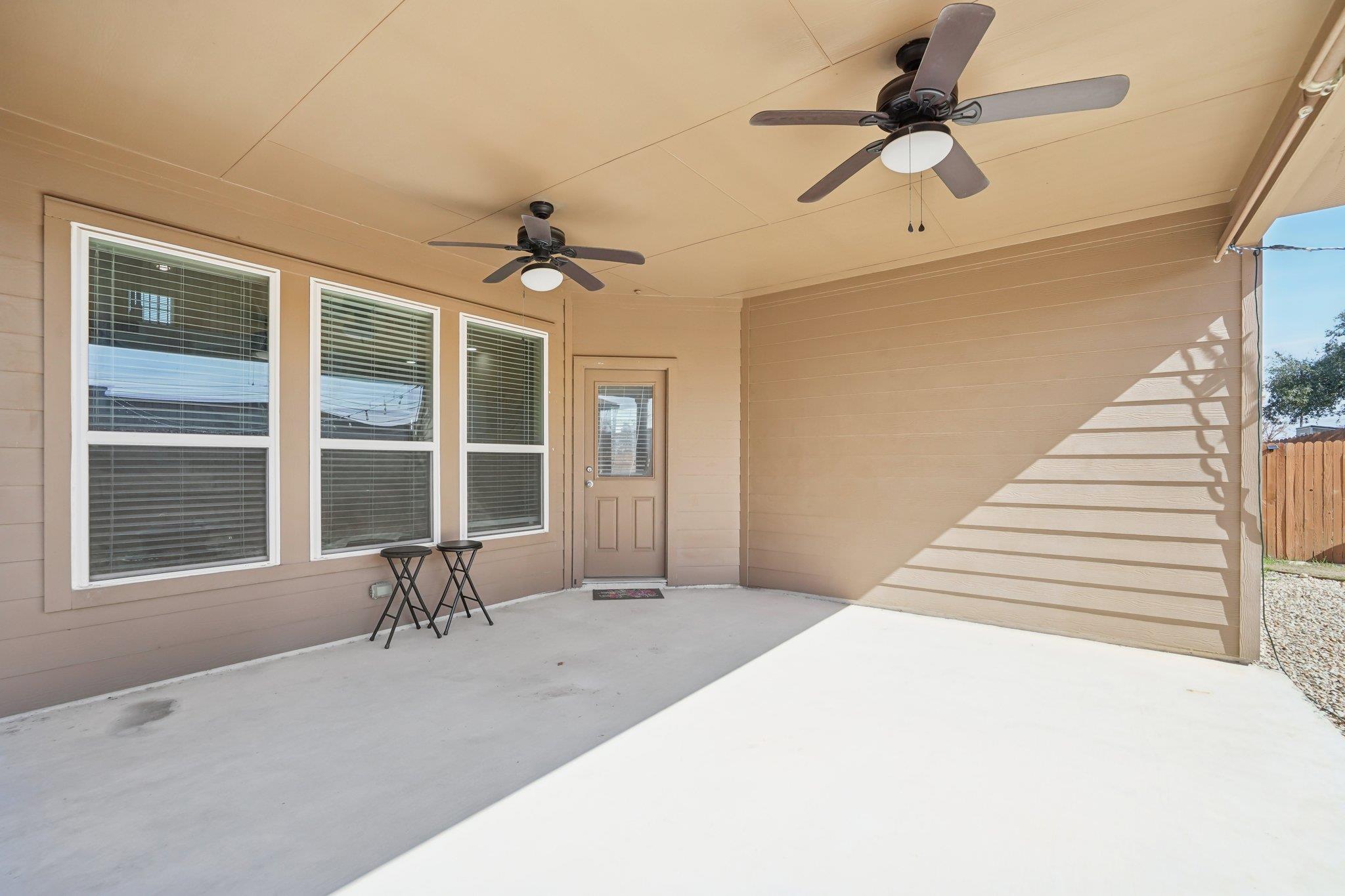 Image 30 of 39 For 12946 Cedarcreek Trl