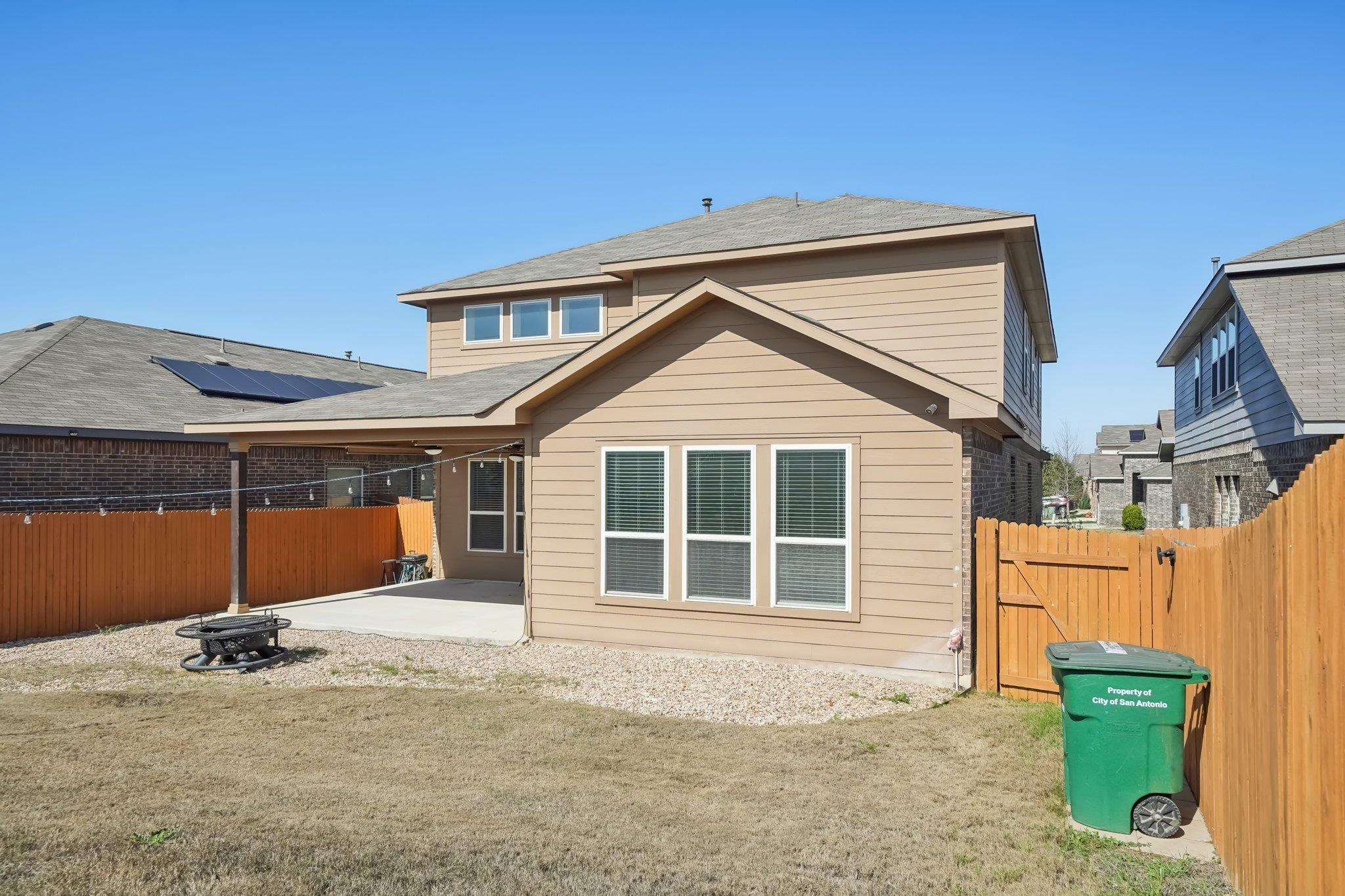 Image 32 of 39 For 12946 Cedarcreek Trl
