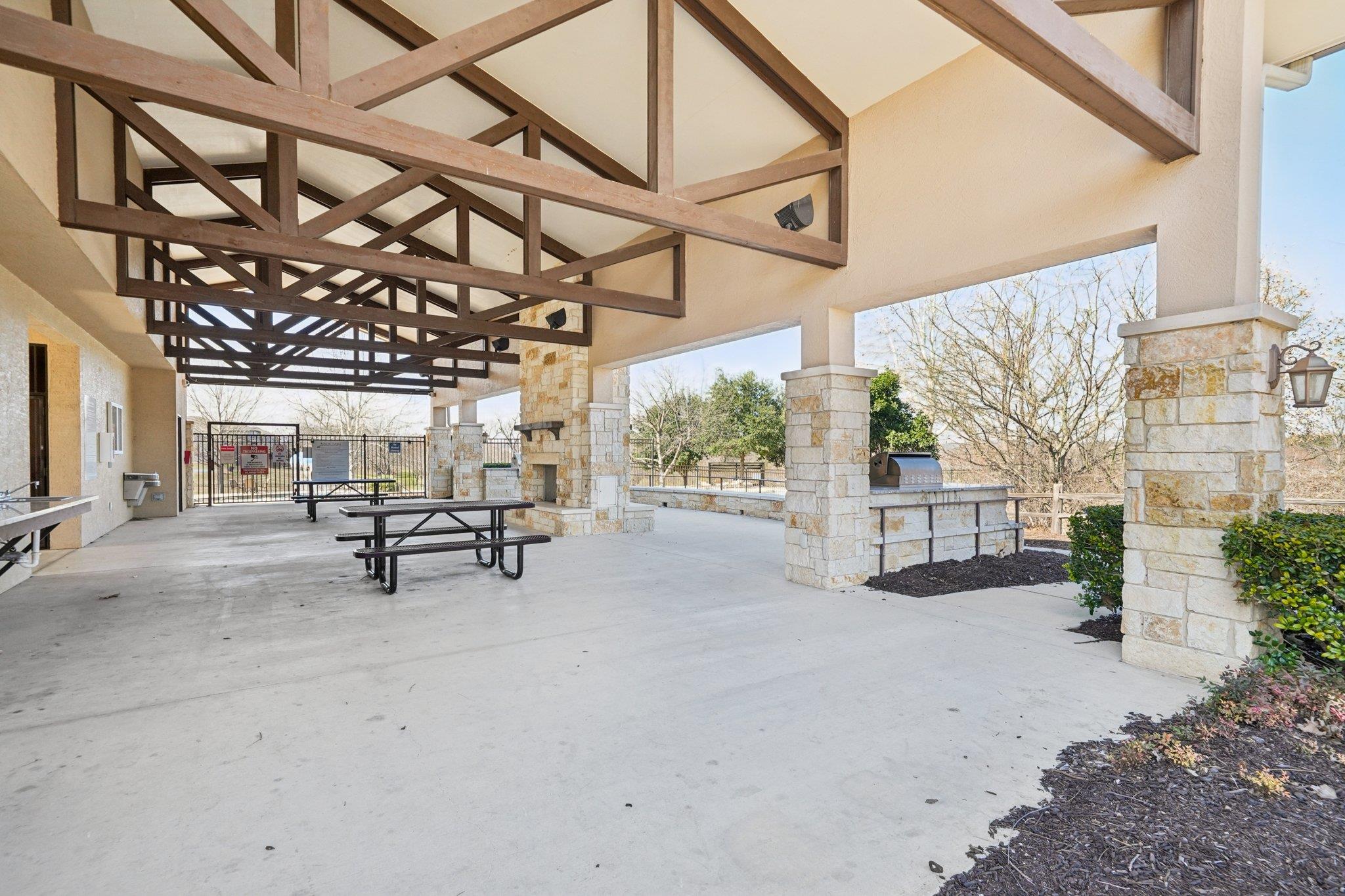 Image 34 of 39 For 12946 Cedarcreek Trl