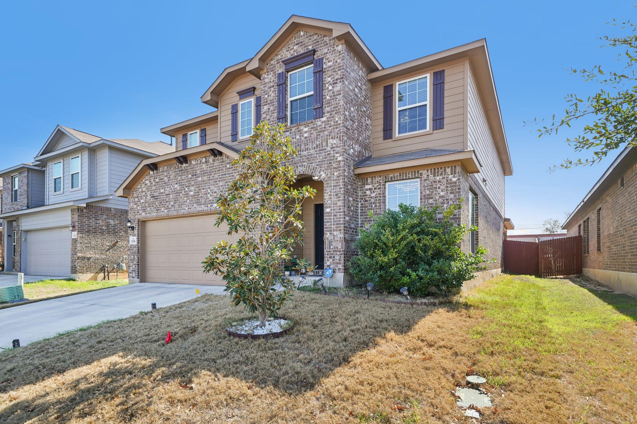 Image 5 of 39 For 12946 Cedarcreek Trl