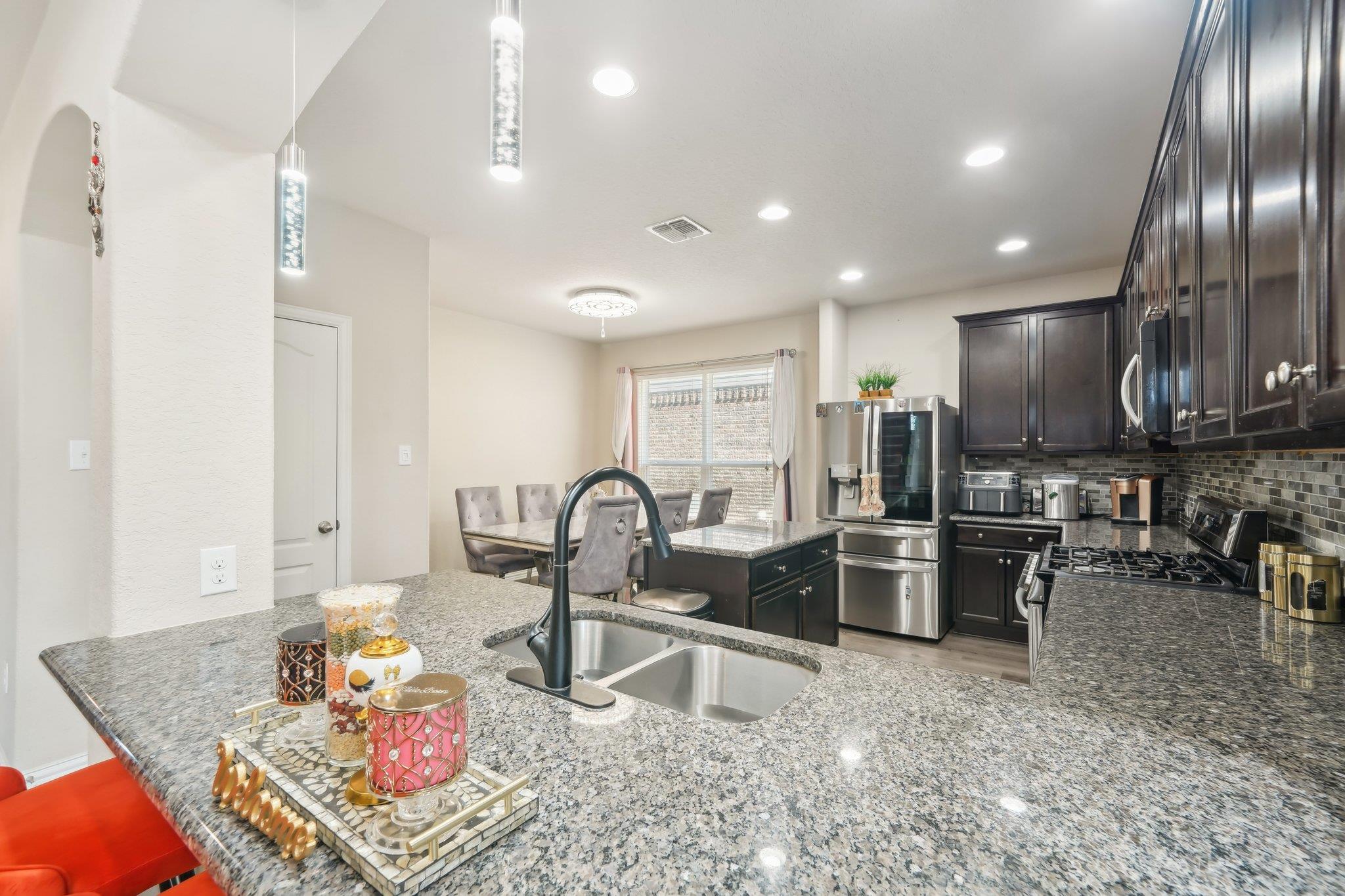 Image 7 of 39 For 12946 Cedarcreek Trl