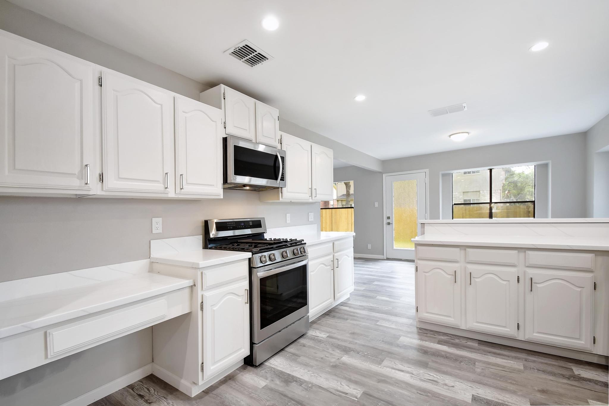 Image 11 of 31 For 14926 Eminence