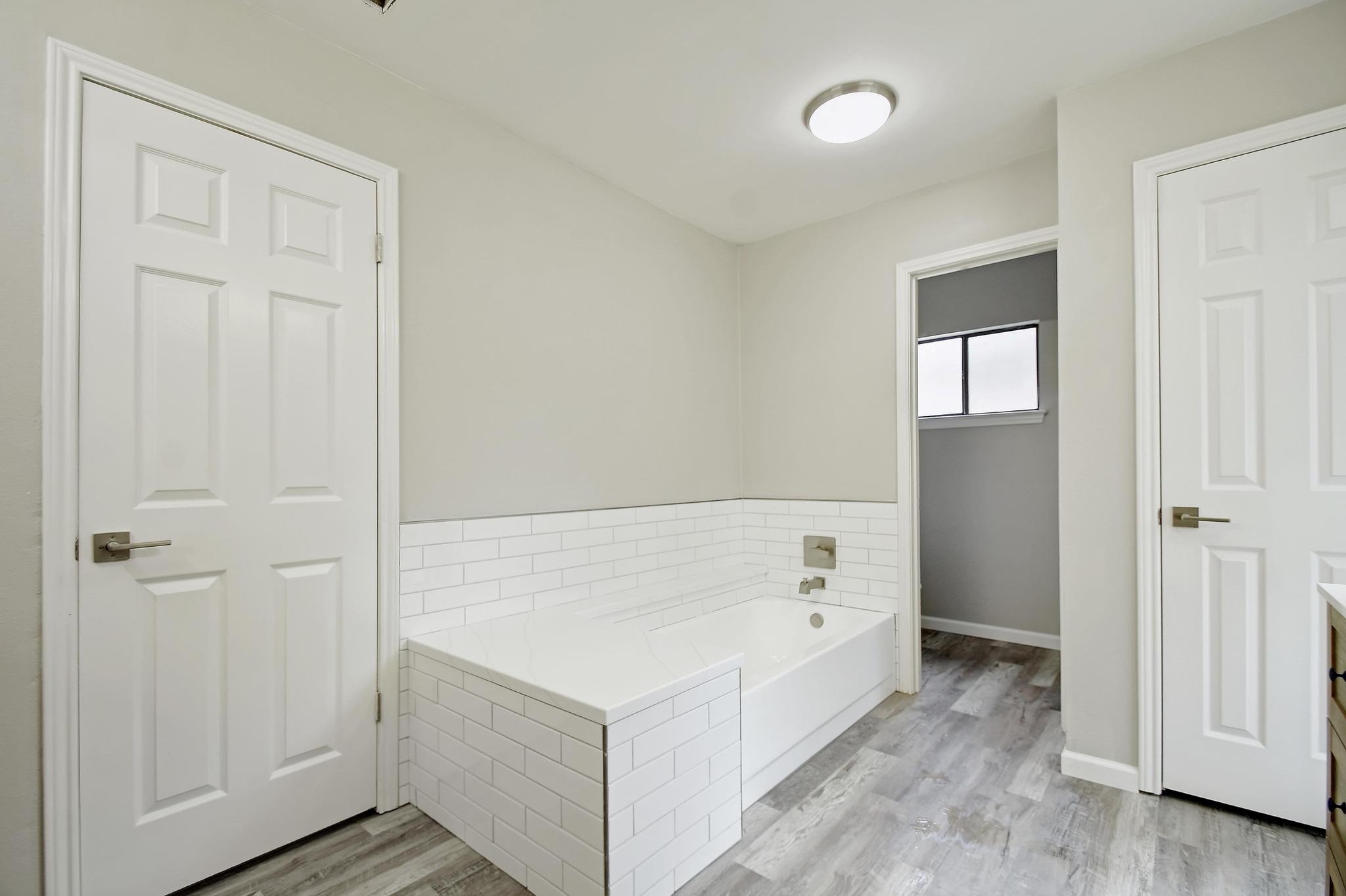 Image 17 of 31 For 14926 Eminence