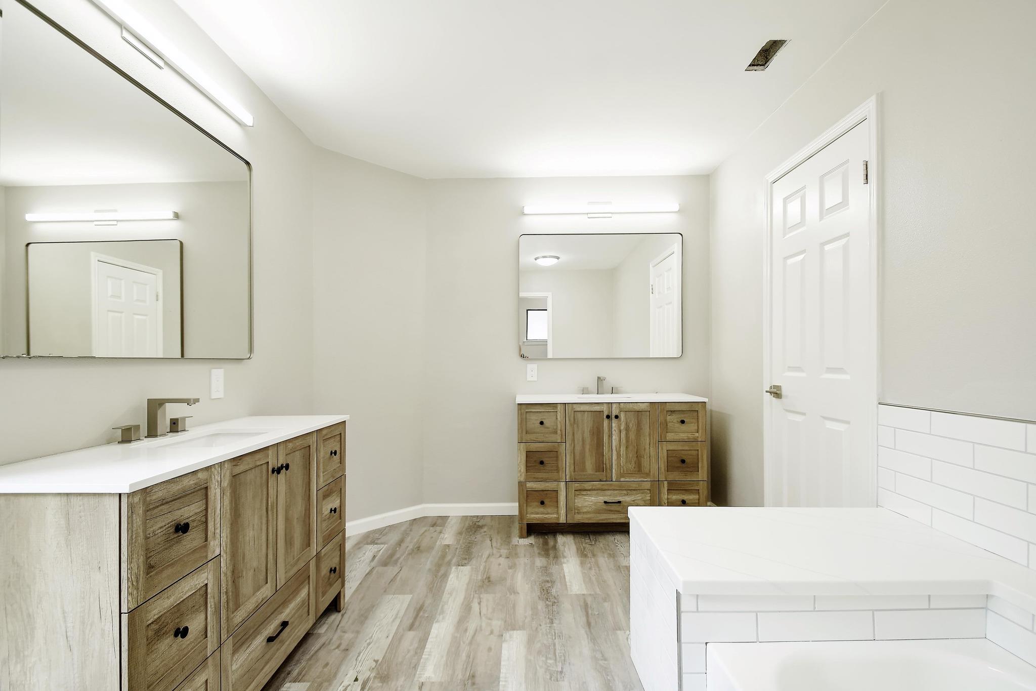 Image 18 of 31 For 14926 Eminence