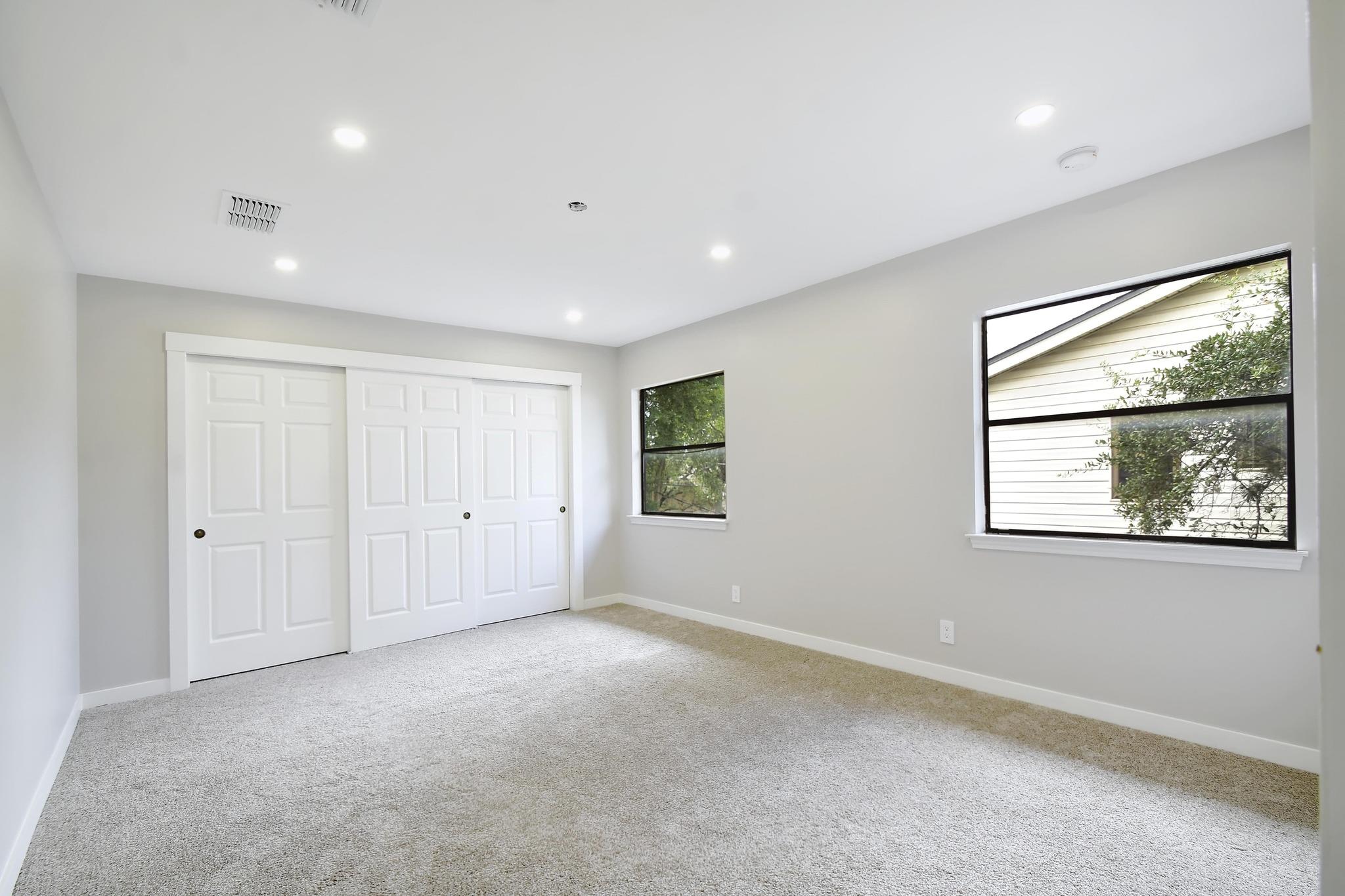 Image 27 of 31 For 14926 Eminence