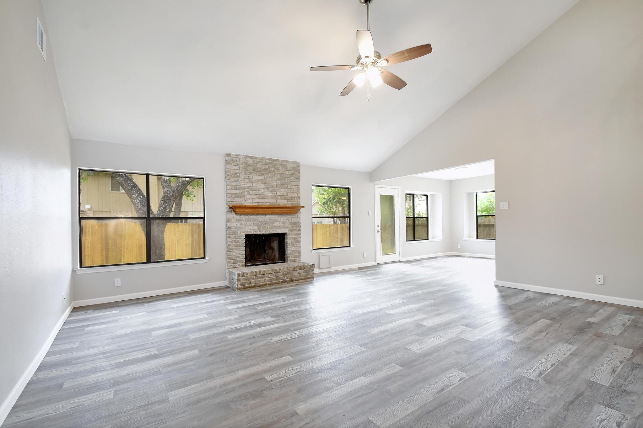 Image 6 of 31 For 14926 Eminence