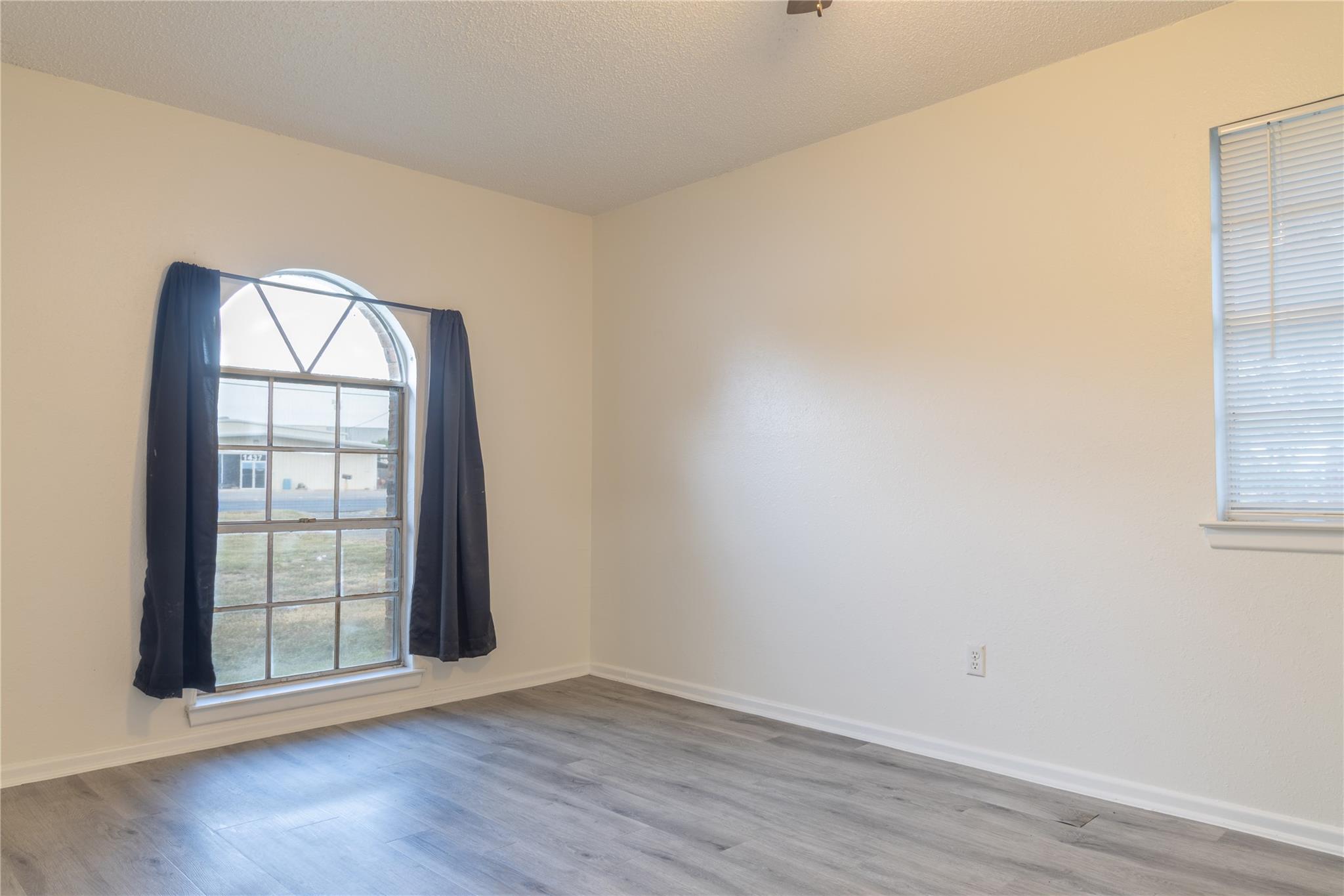 Image 12 of 21 For 1430 State Highway 46 S