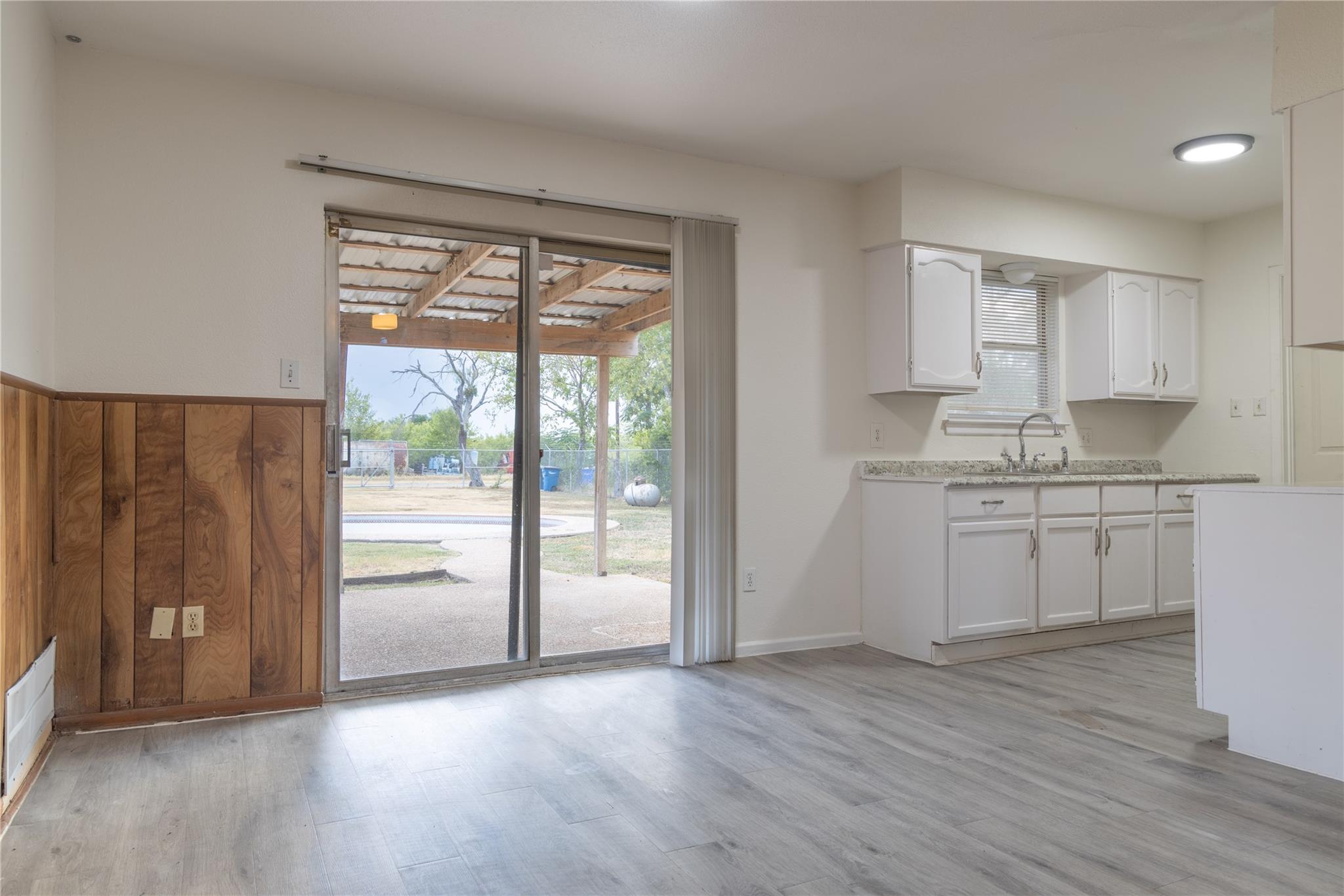 Image 4 of 21 For 1430 State Highway 46 S