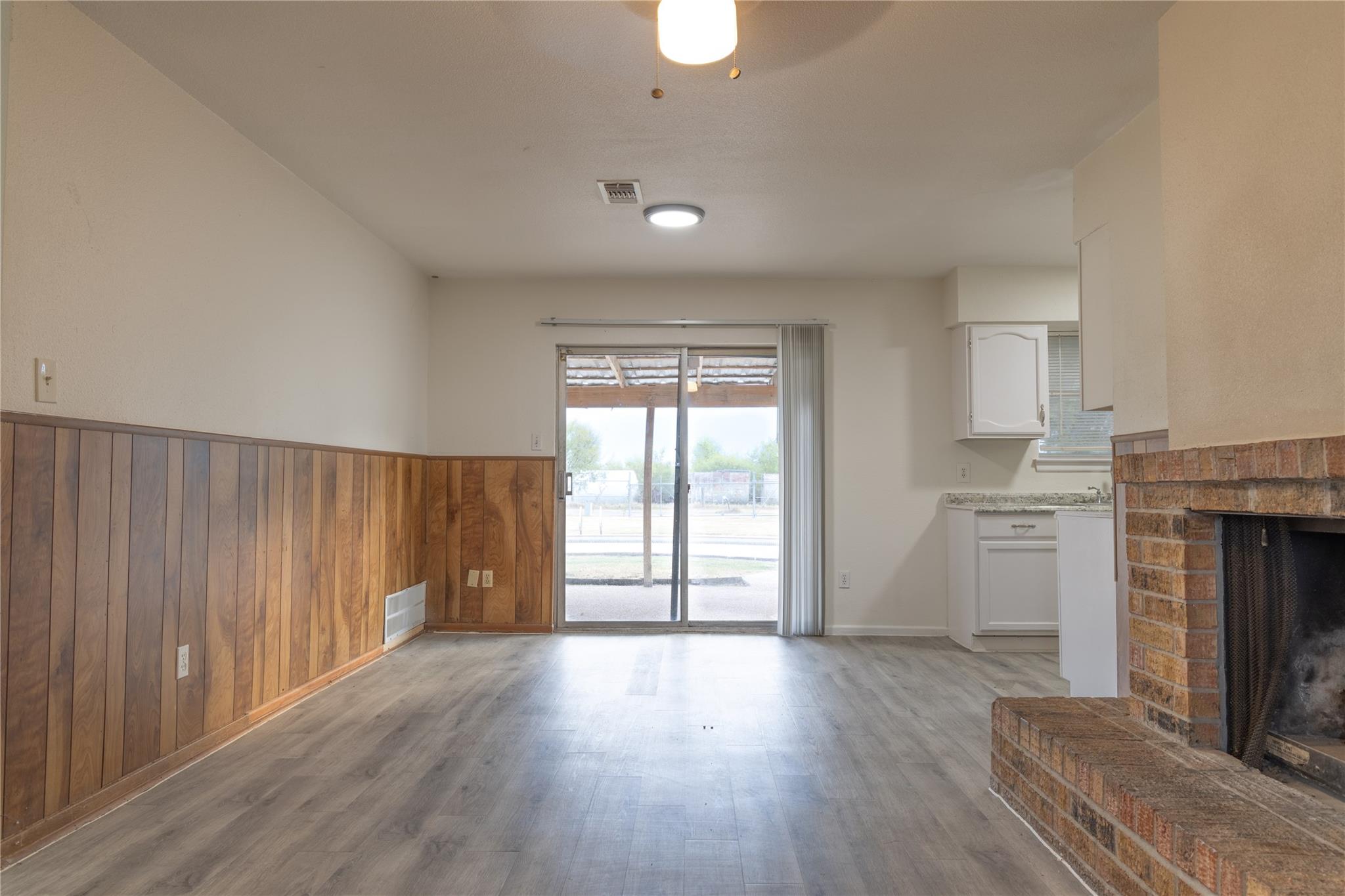 Image 5 of 21 For 1430 State Highway 46 S