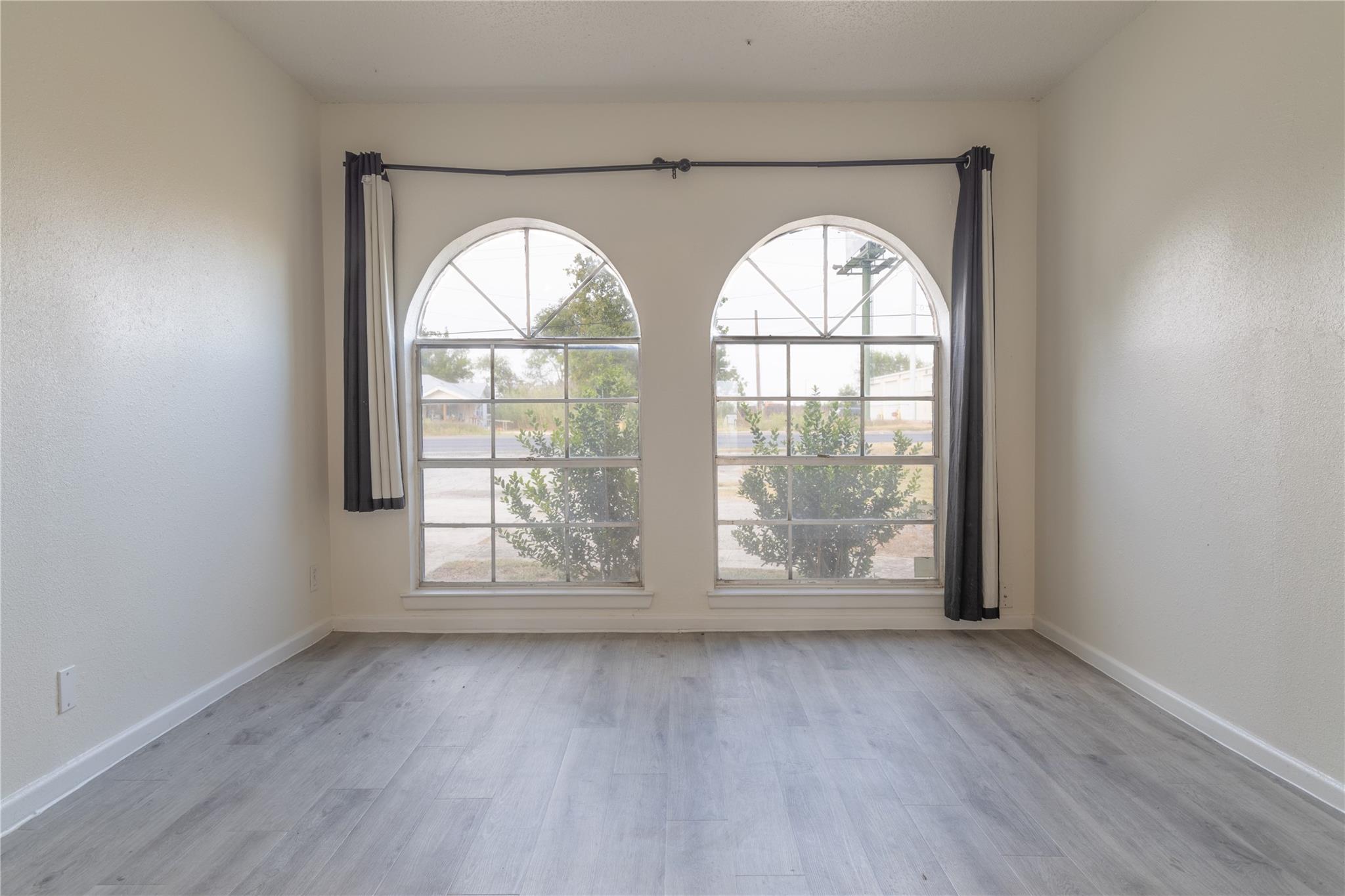 Image 7 of 21 For 1430 State Highway 46 S