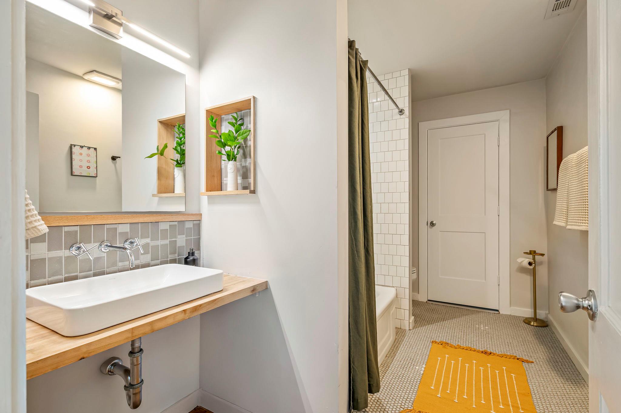 Image 17 of 37 For 618 Denson Dr