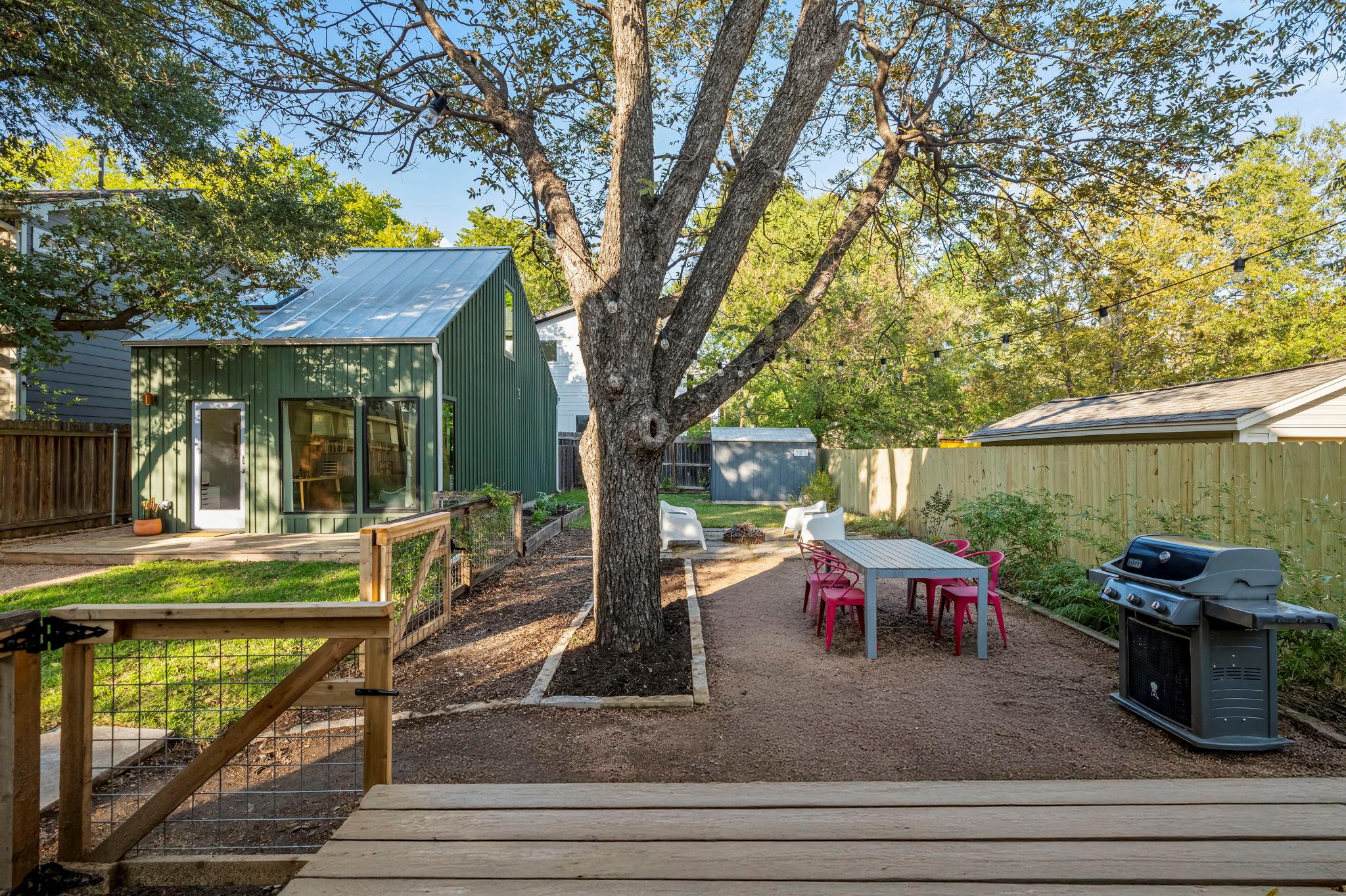 Image 22 of 37 For 618 Denson Dr