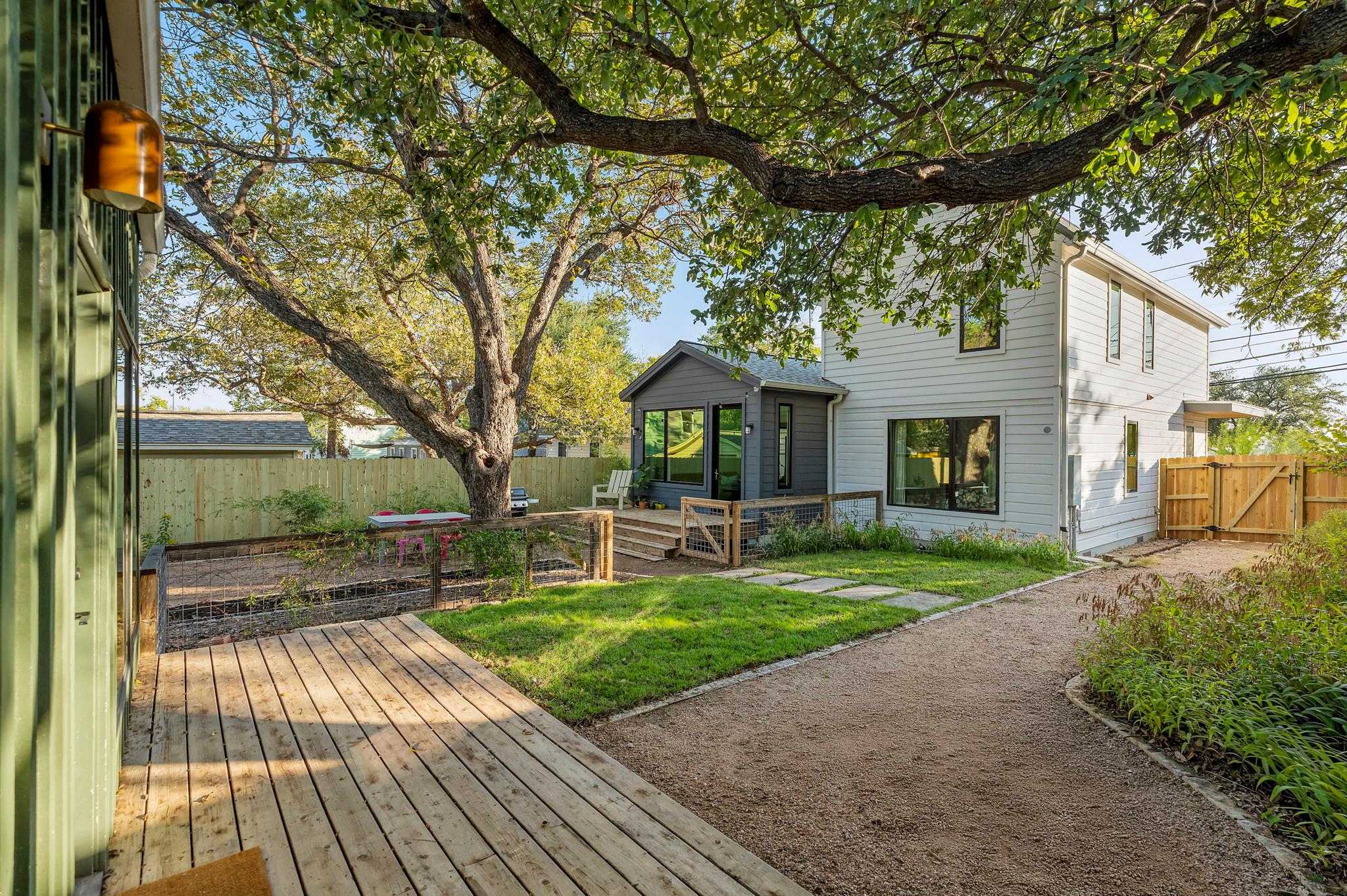 Image 24 of 37 For 618 Denson Dr