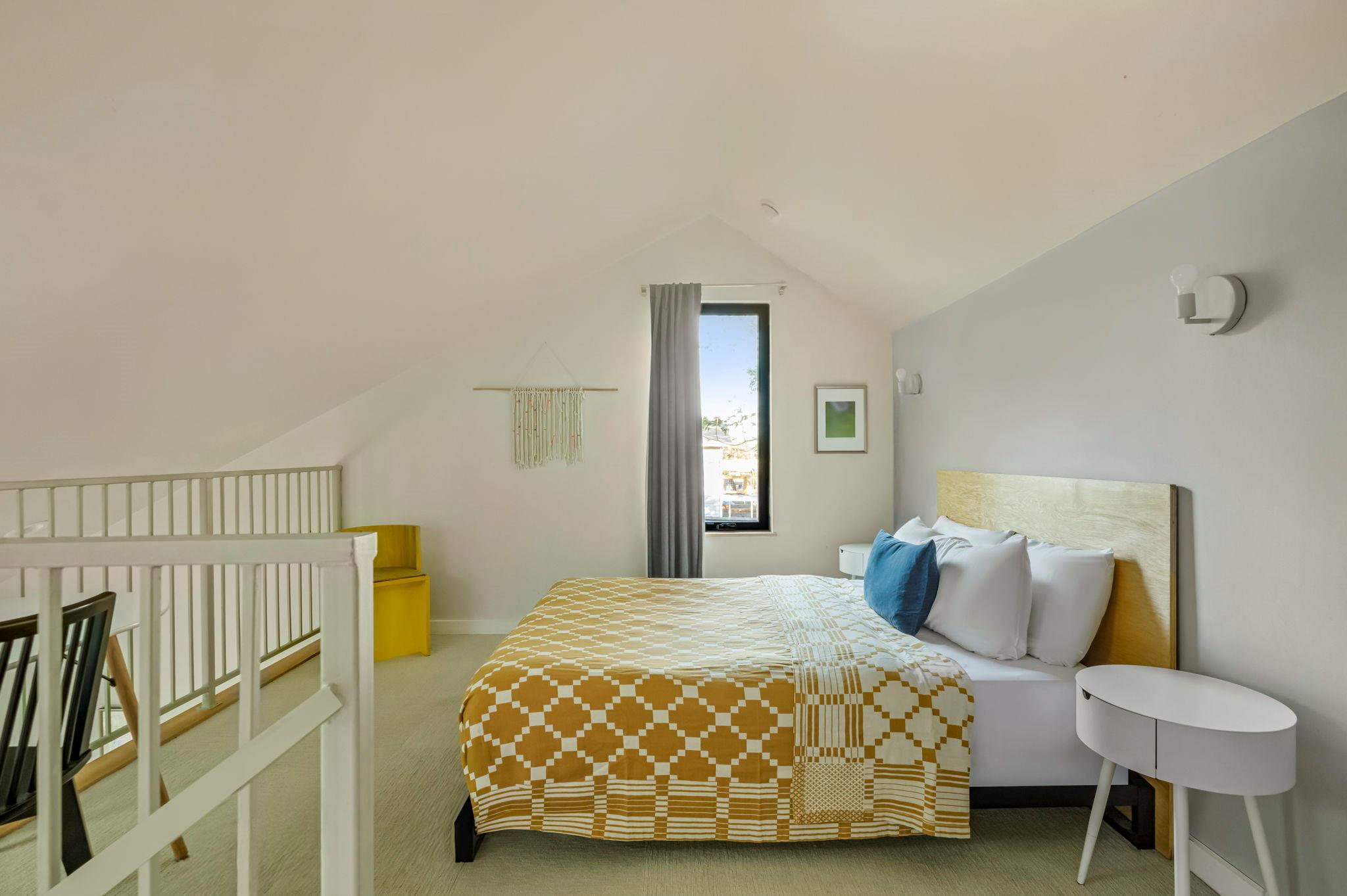 Image 32 of 37 For 618 Denson Dr