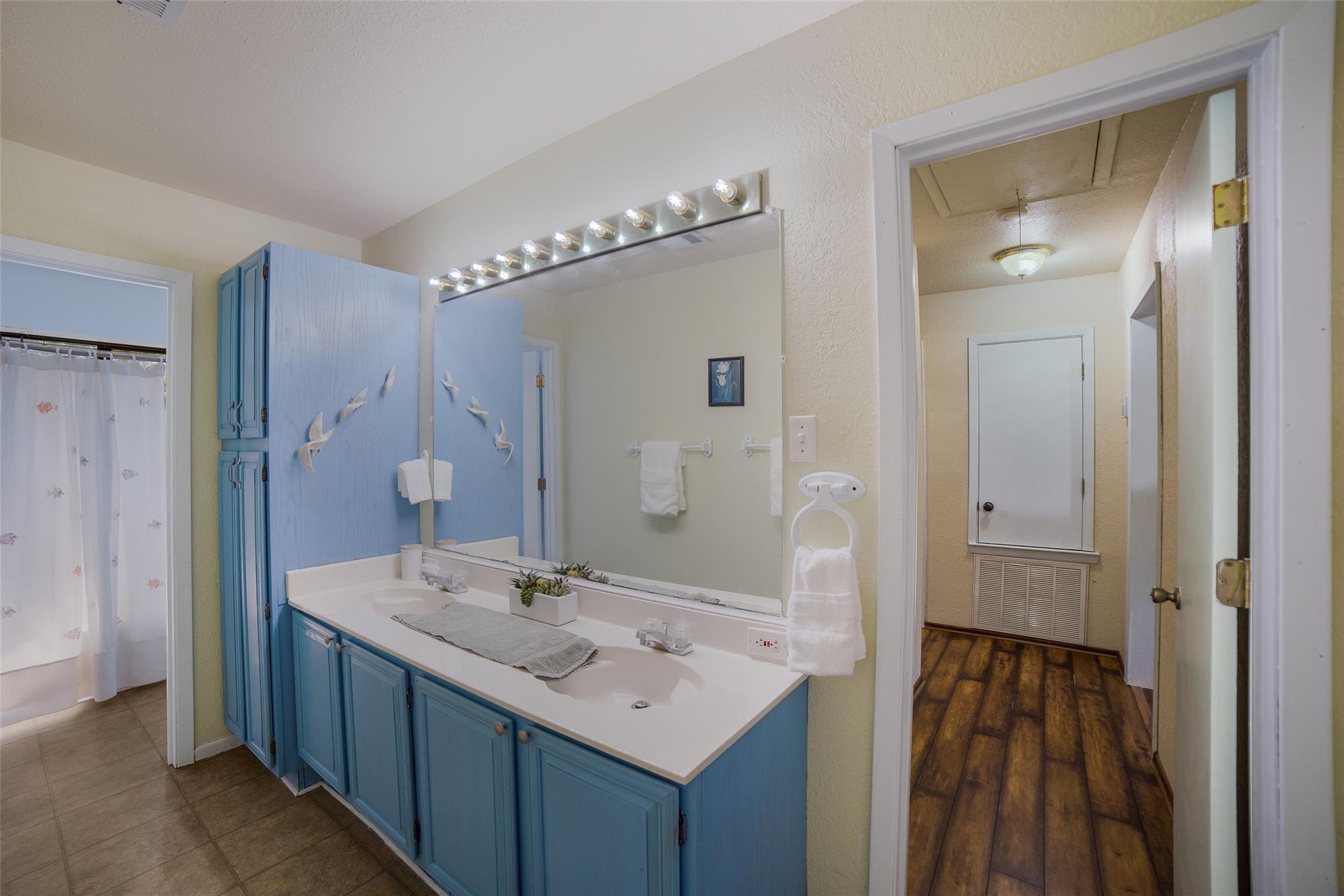 Image 16 of 30 For 298 Meadowlake Dr