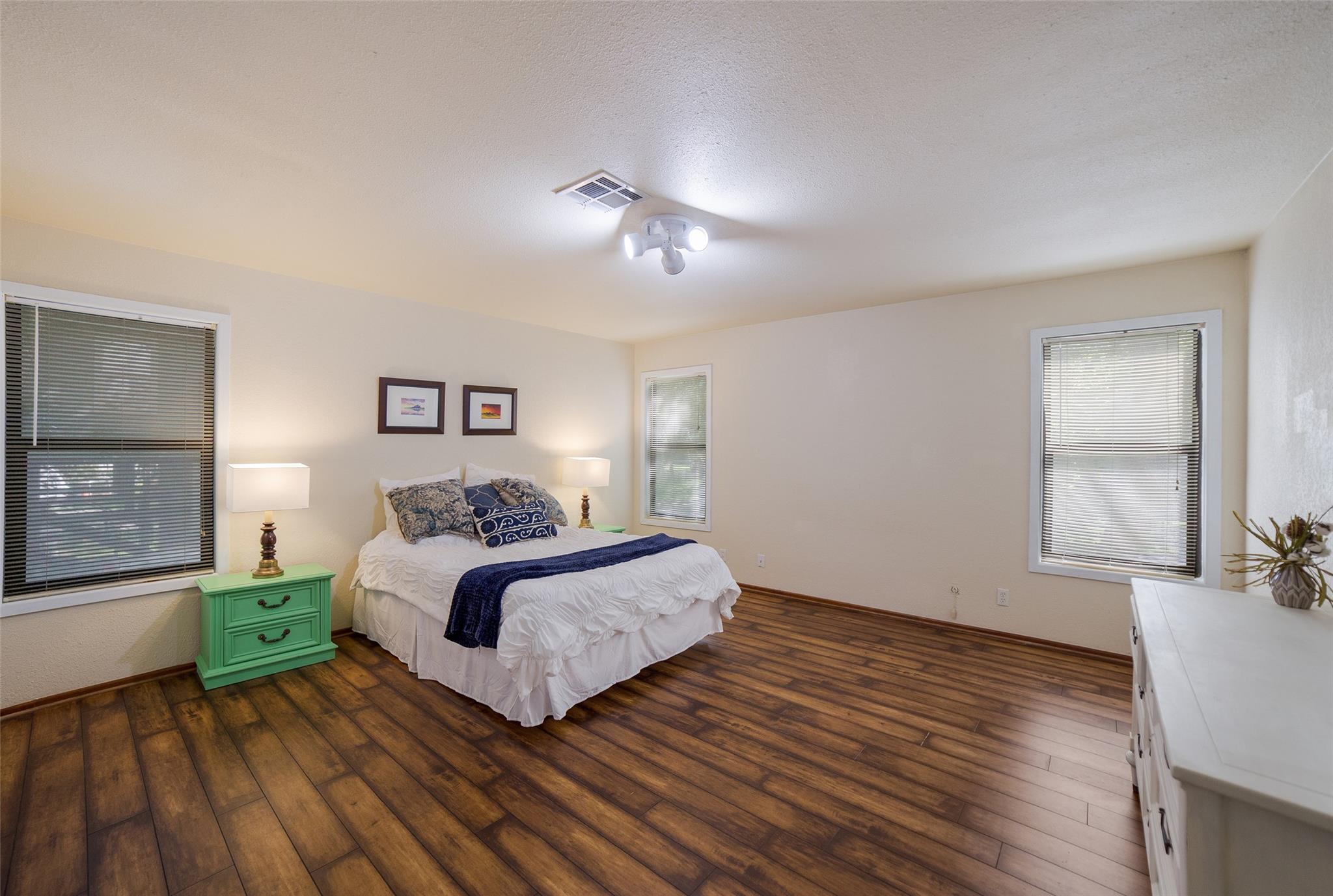 Image 17 of 30 For 298 Meadowlake Dr