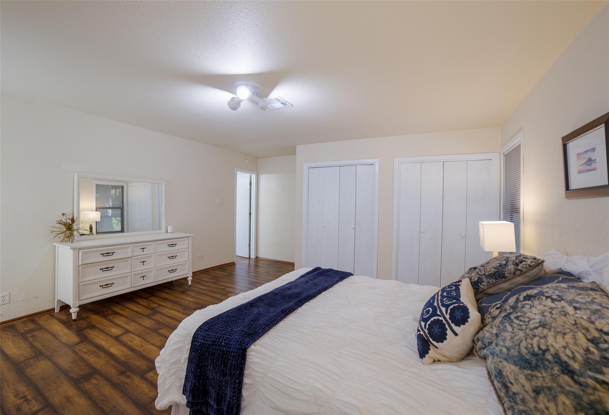Image 18 of 30 For 298 Meadowlake Dr