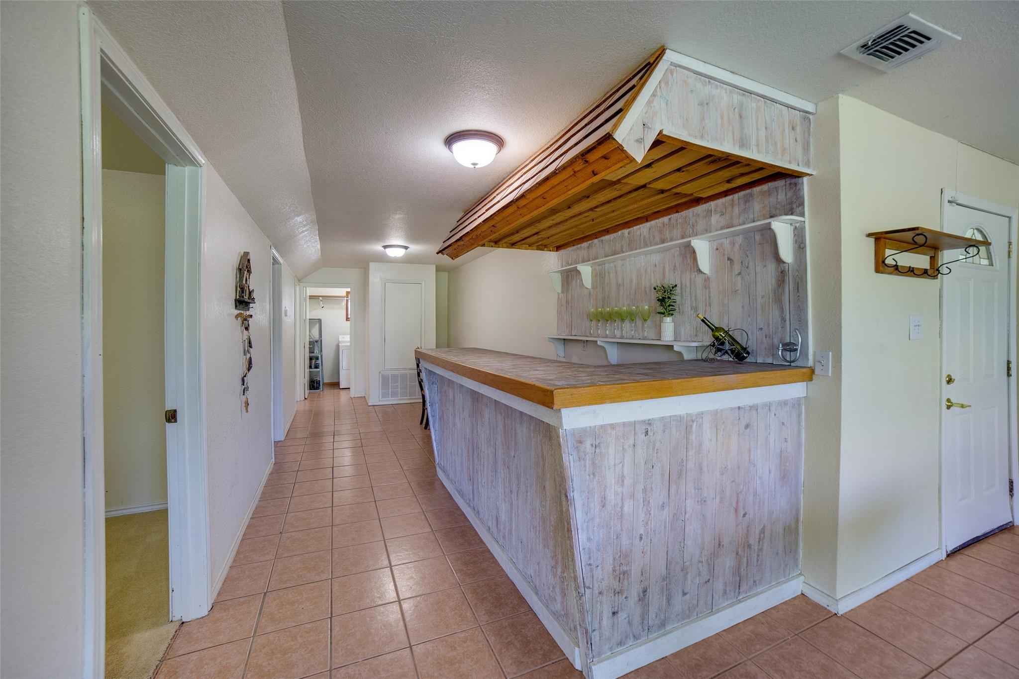 Image 21 of 30 For 298 Meadowlake Dr