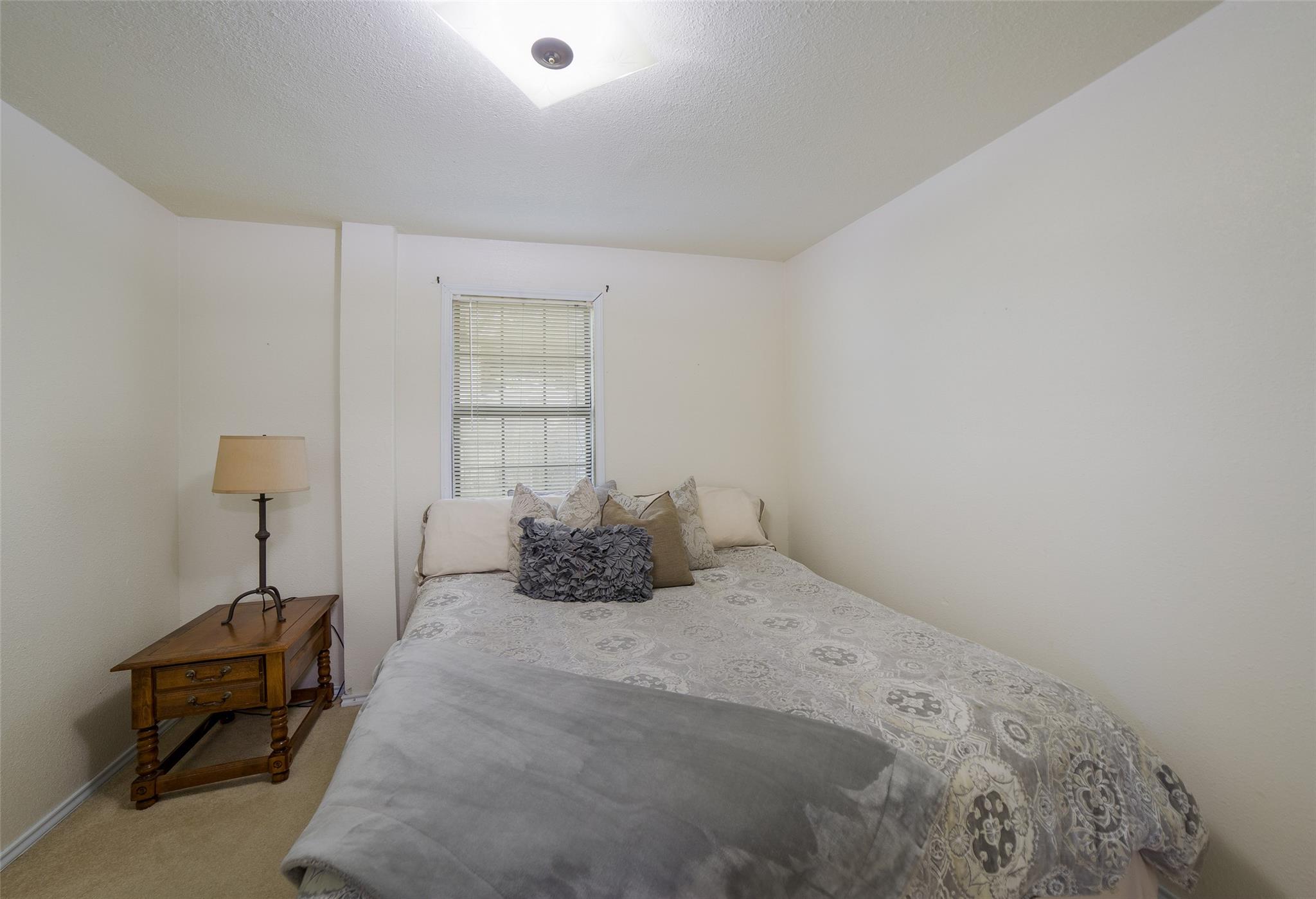 Image 22 of 30 For 298 Meadowlake Dr